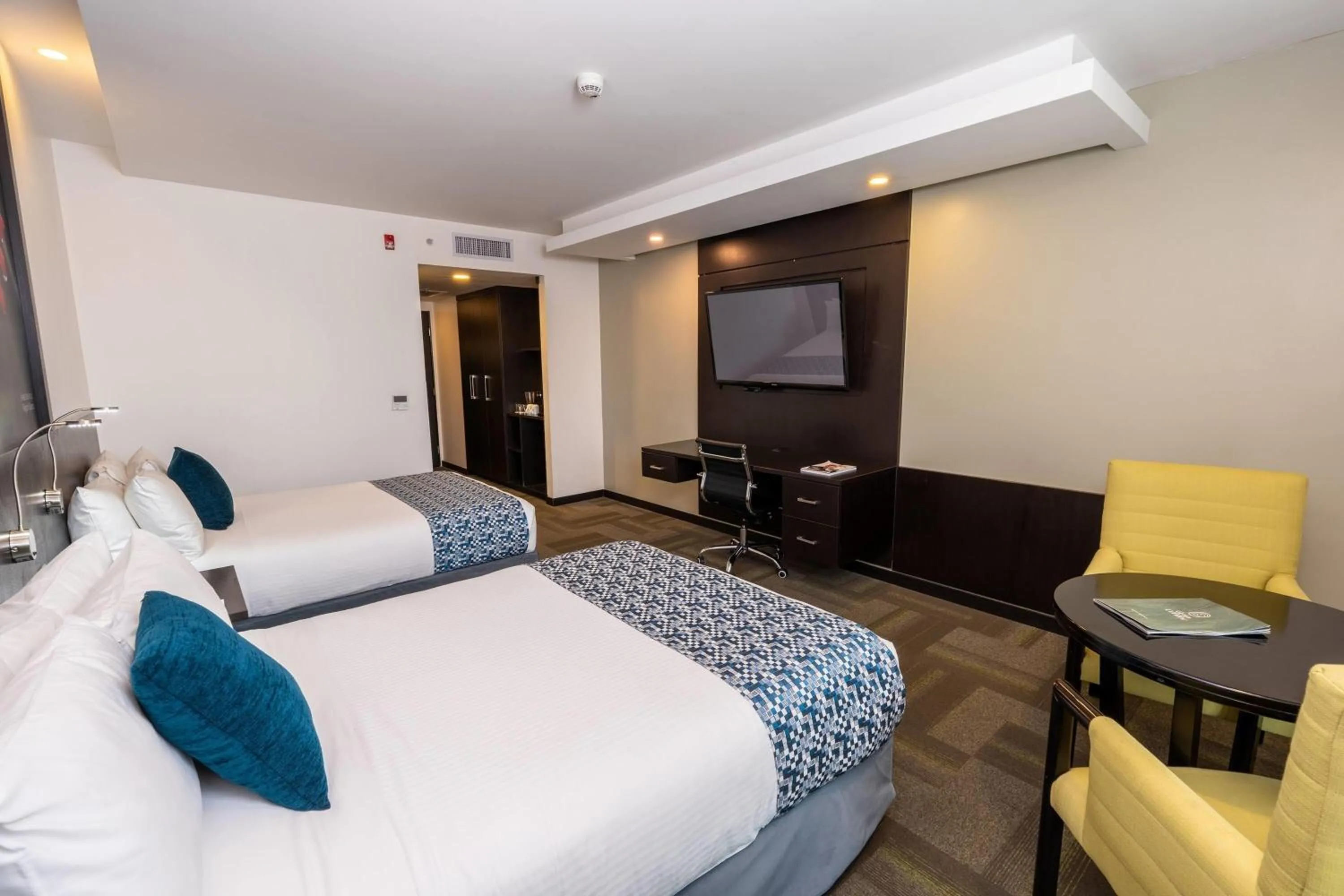 Photo of the whole room, Bed in Wyndham Quito Airport