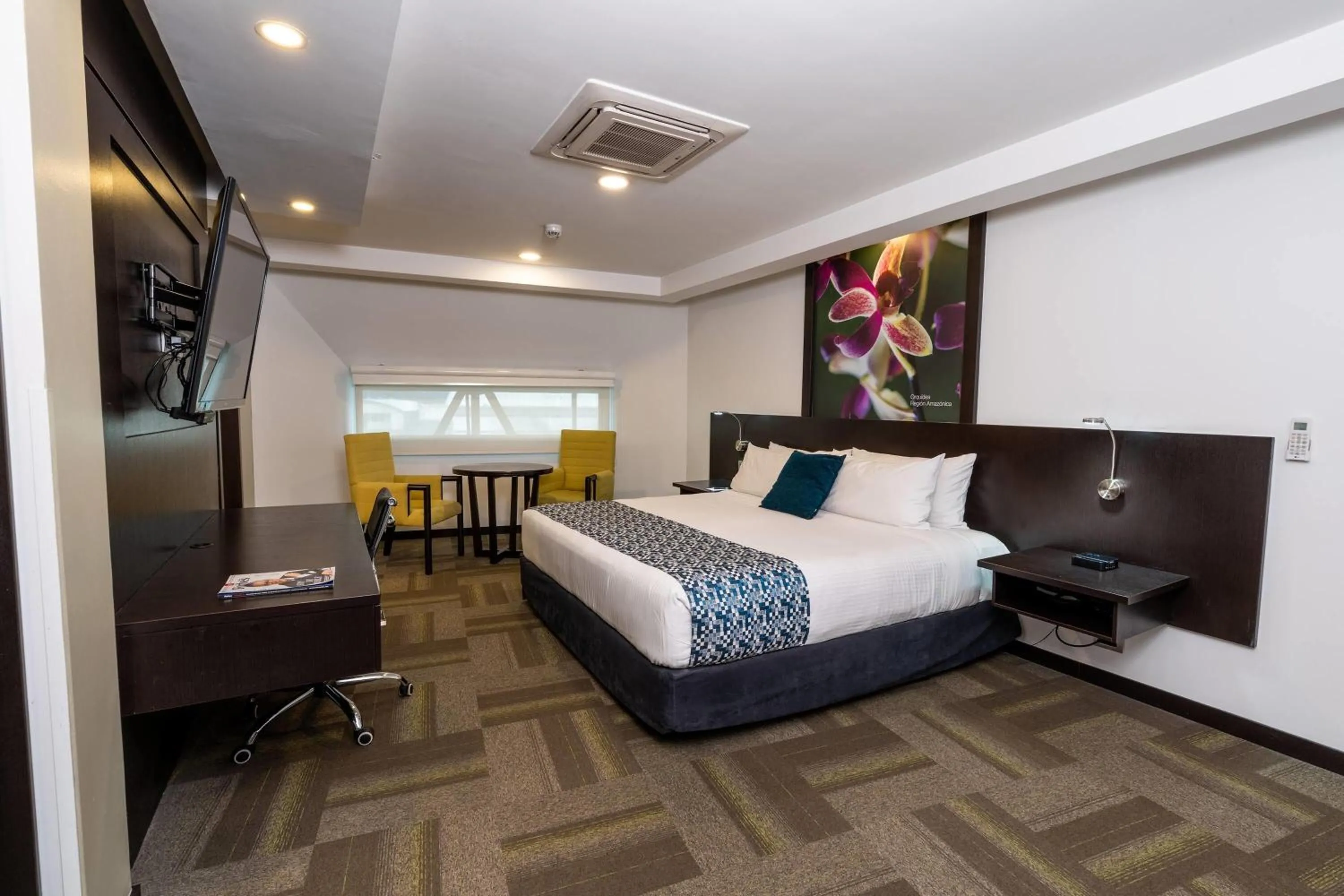 Photo of the whole room, Bed in Wyndham Quito Airport