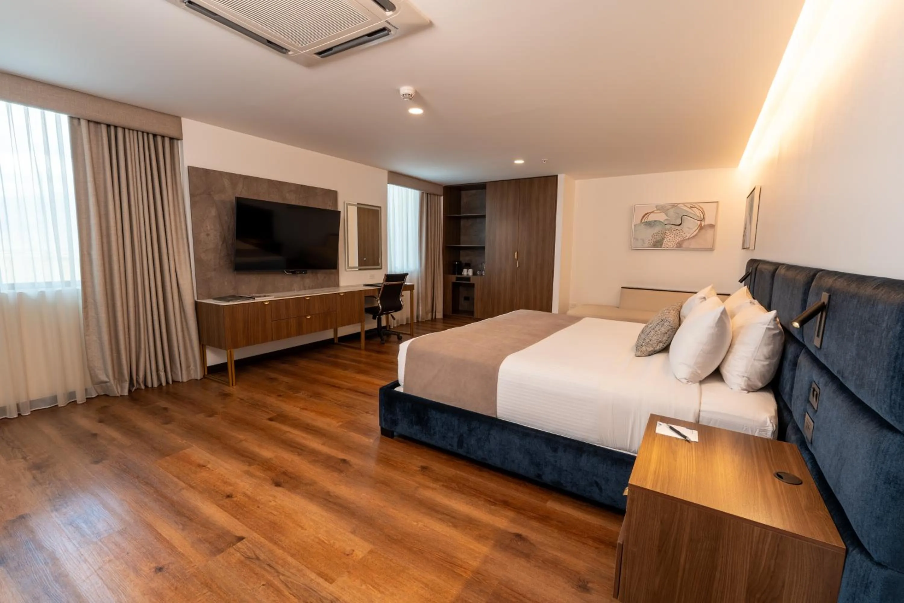 Photo of the whole room, Bed in Wyndham Quito Airport