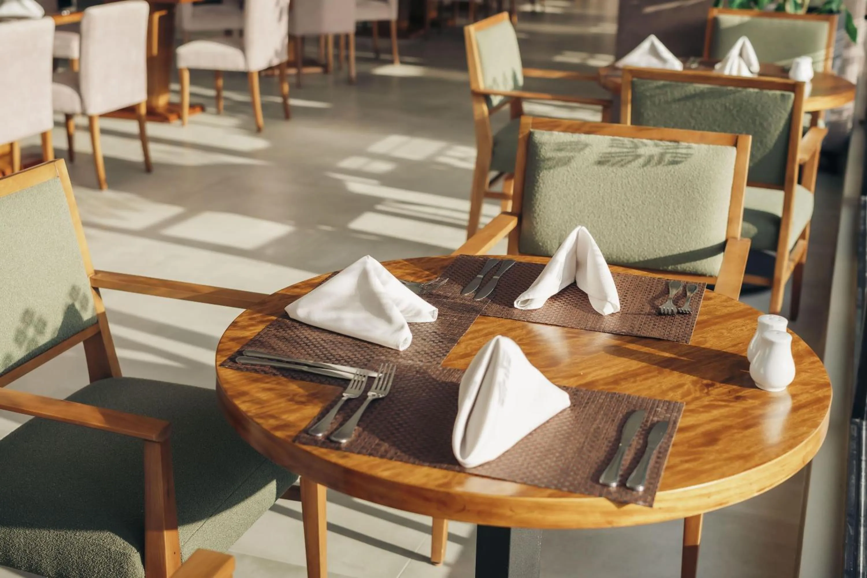 Restaurant/places to eat in Wyndham Quito Airport