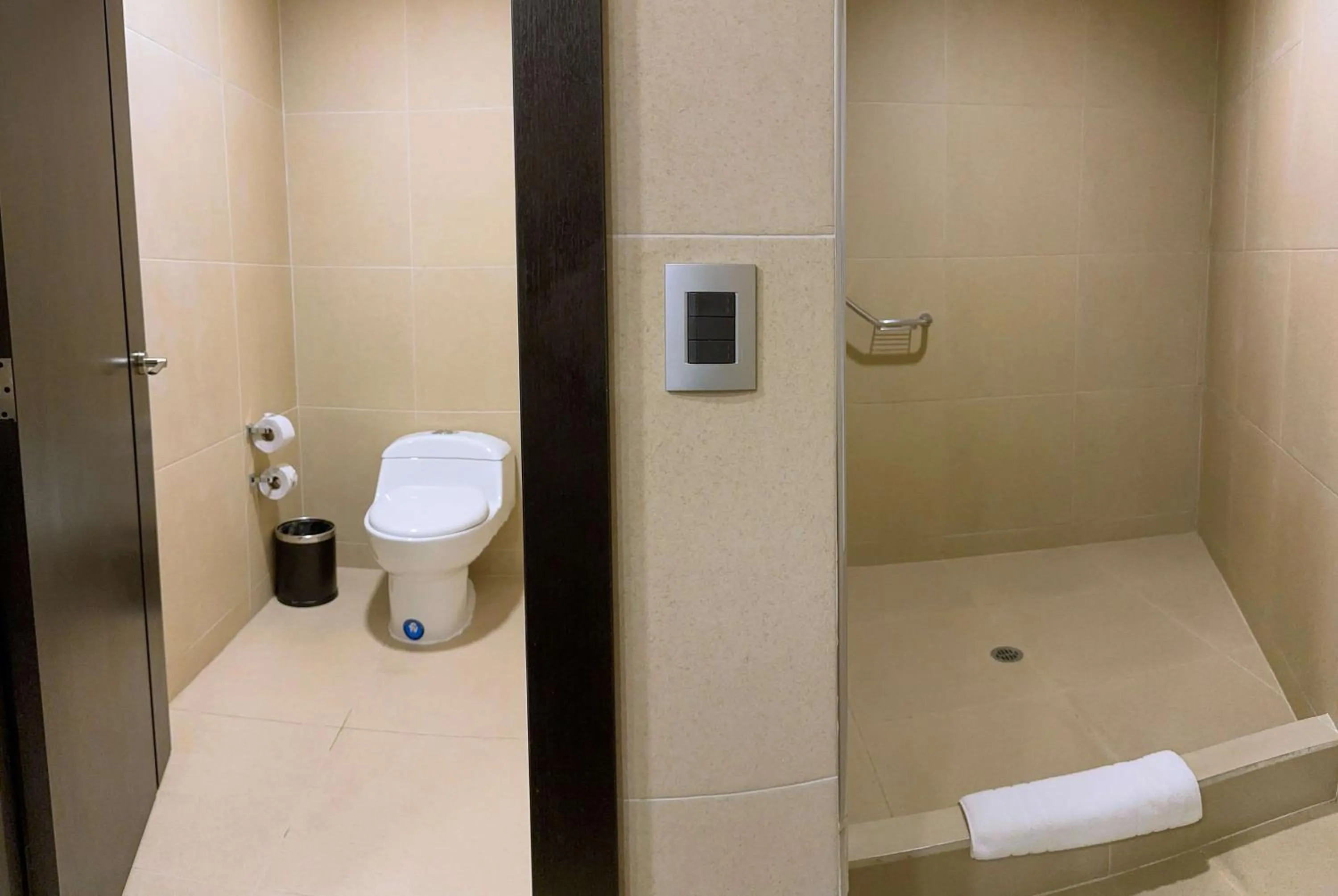 Photo of the whole room in Wyndham Quito Airport