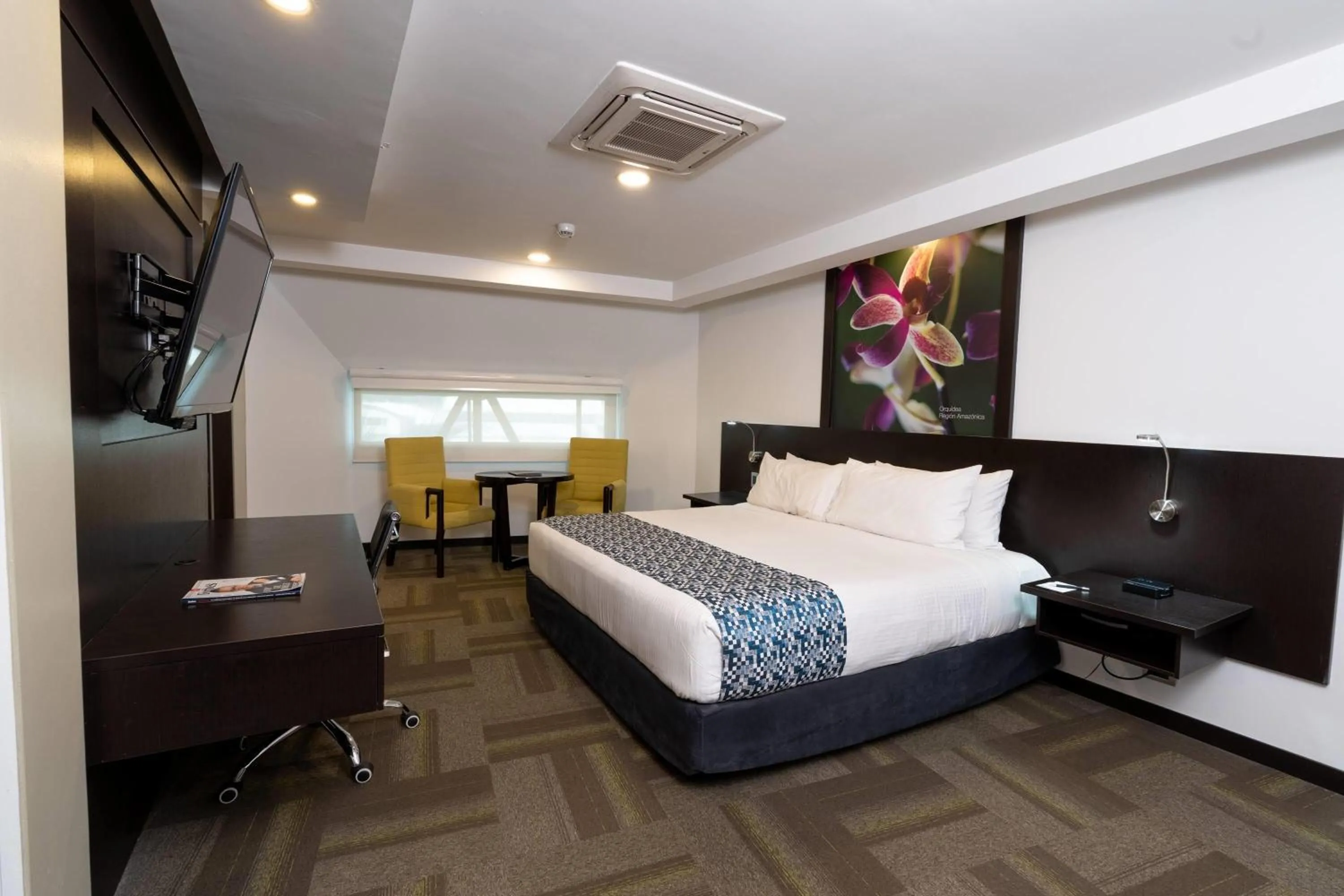 Photo of the whole room, Bed in Wyndham Quito Airport