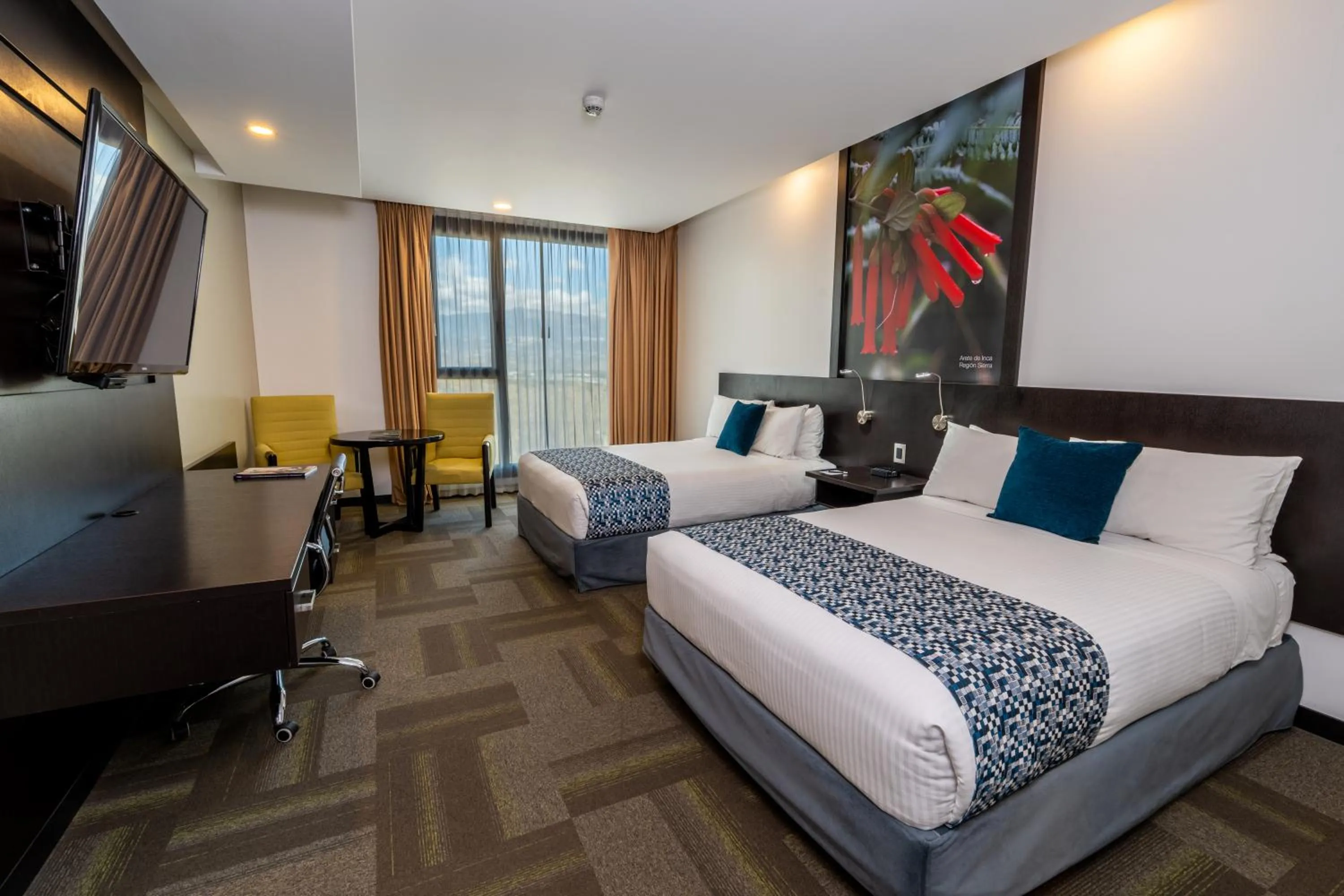 Photo of the whole room, Bed in Wyndham Quito Airport