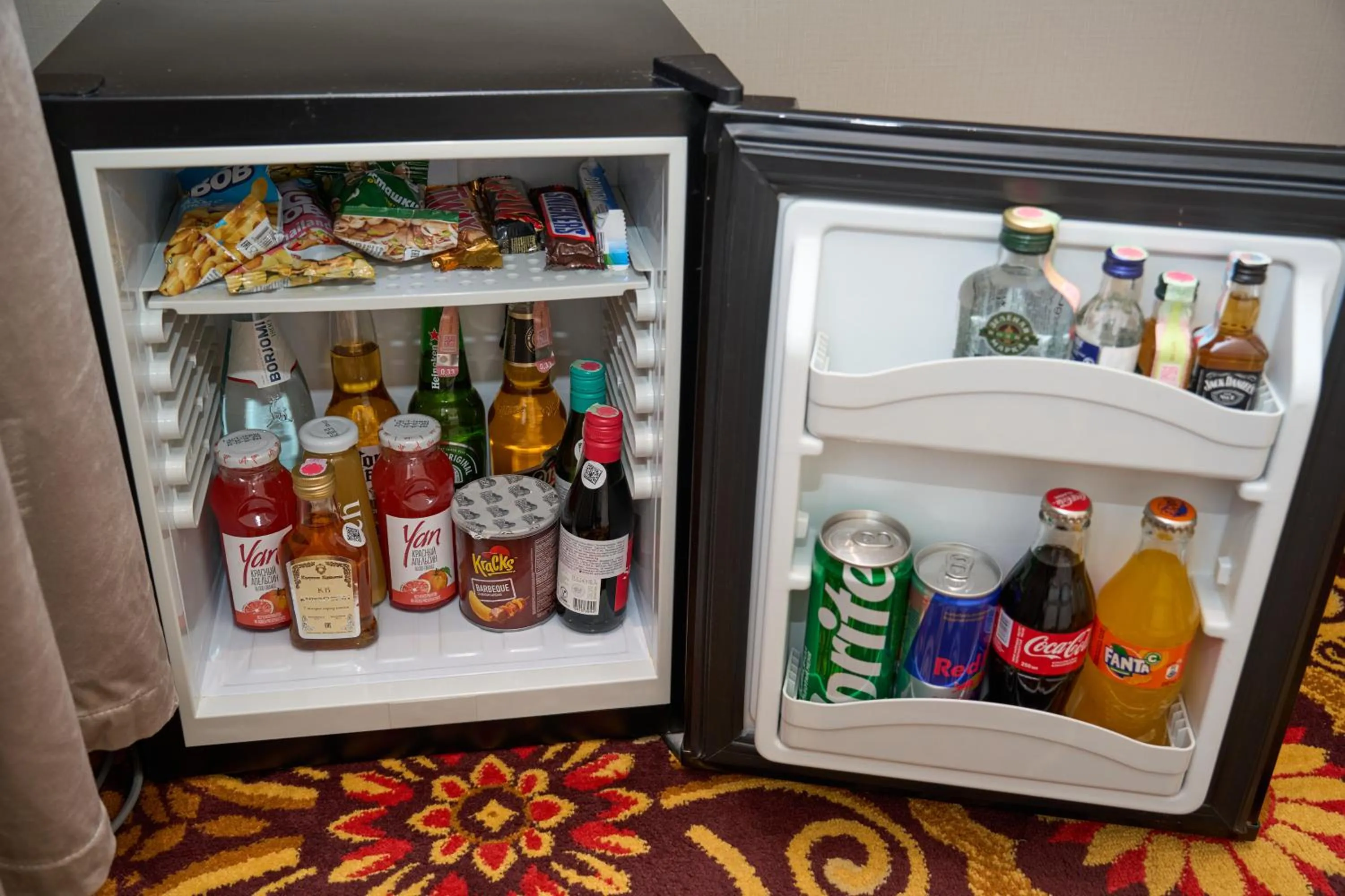 minibar in Garden Hotel