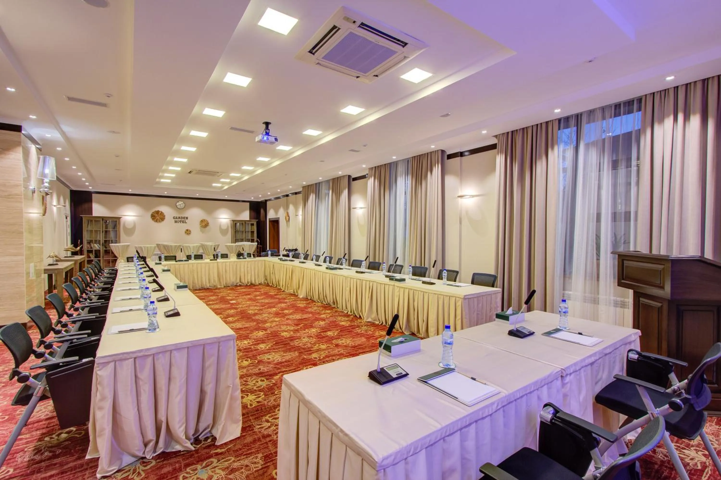 Business facilities in Garden Hotel