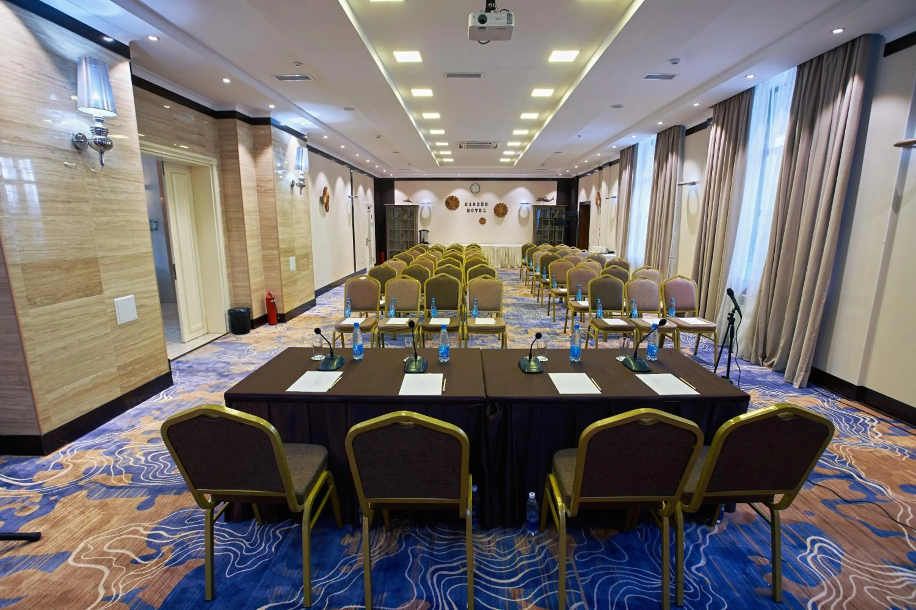 Business facilities in Garden Hotel