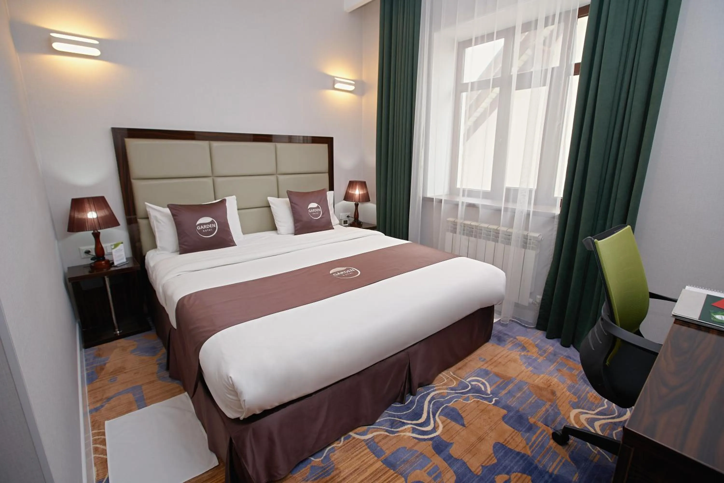 Bedroom, Bed in Garden Hotel