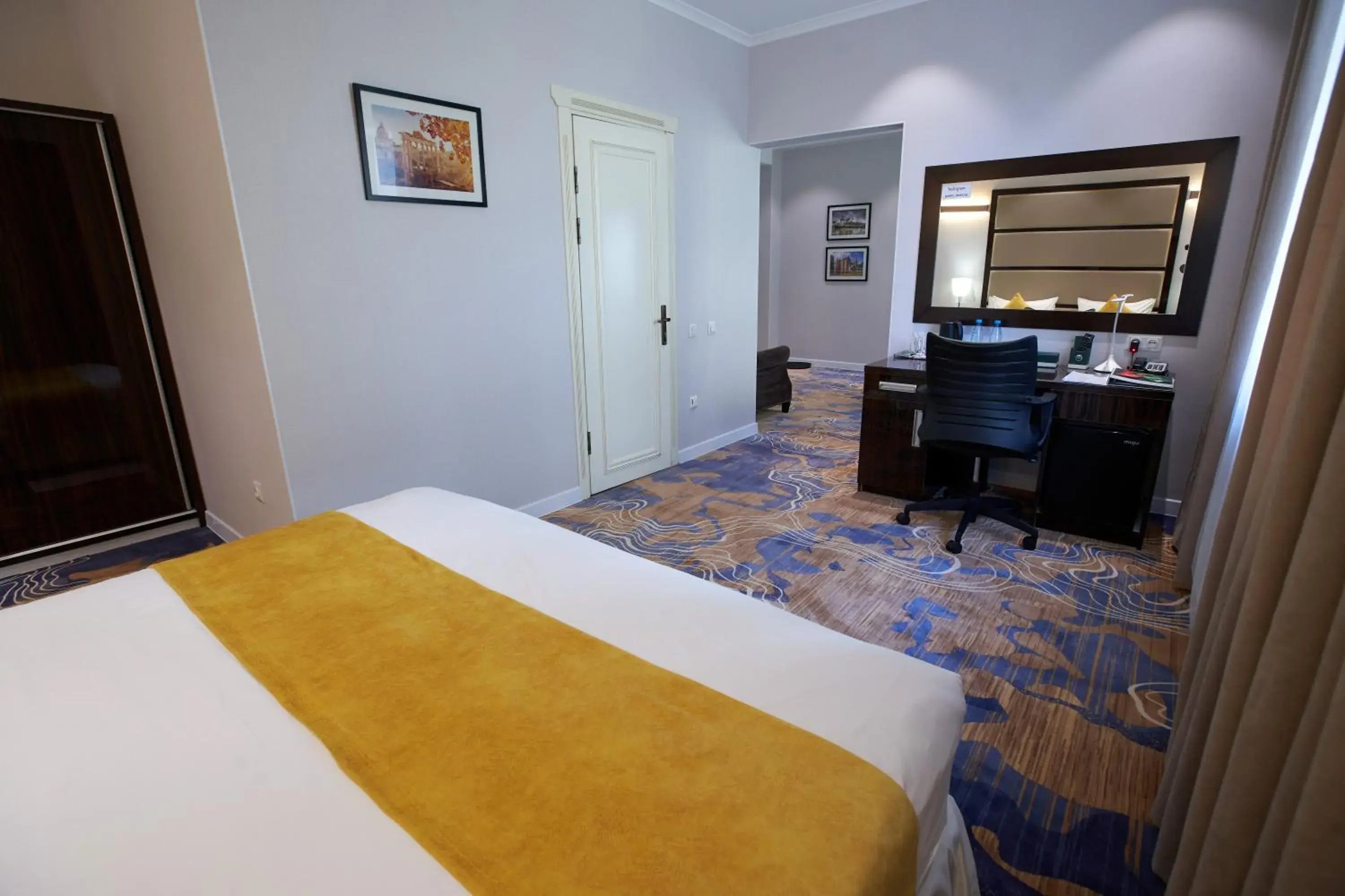 Suite with King Size Bed in Garden Hotel Suite with King Size Bed in Garden Hotel