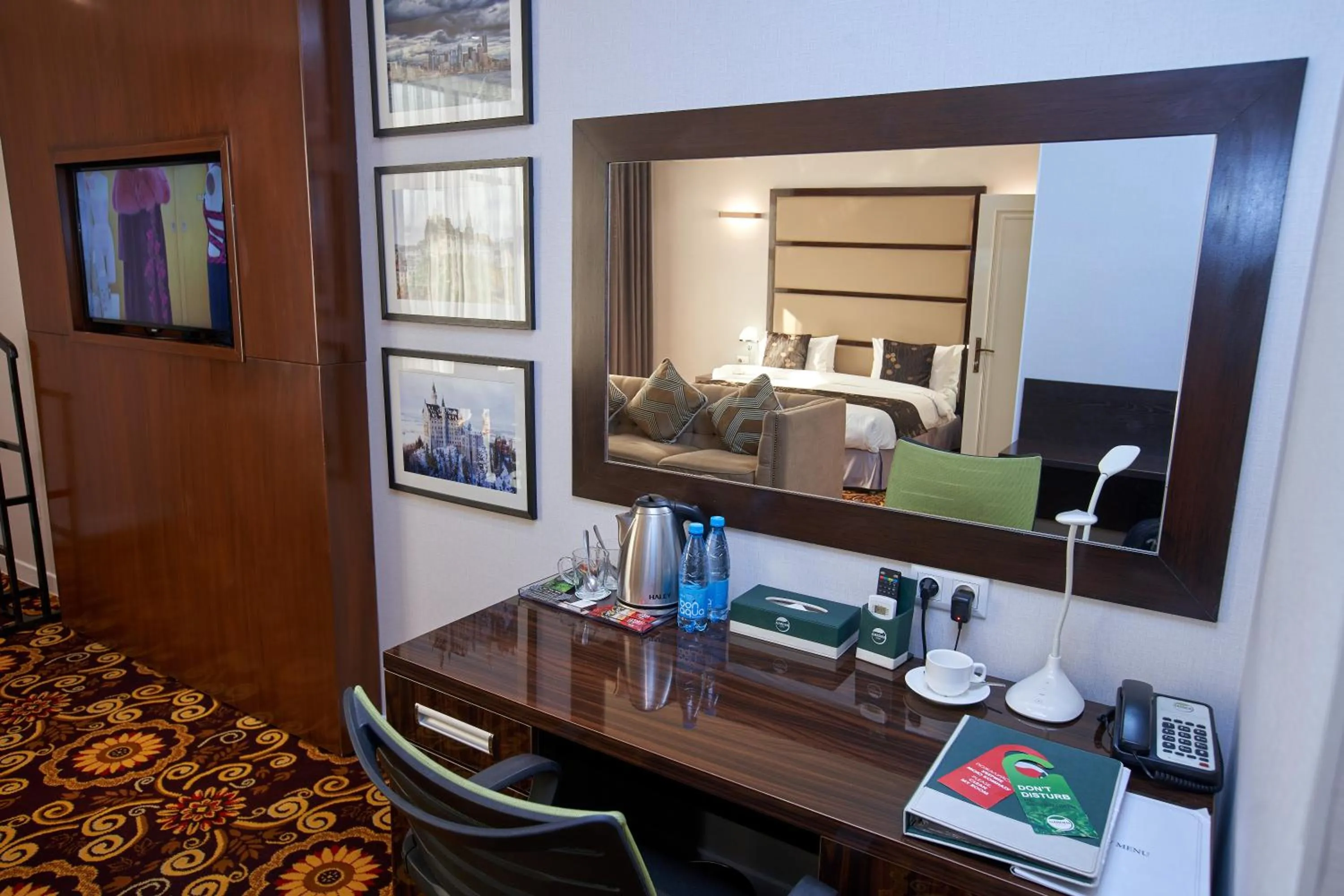 TV and multimedia in Garden Hotel