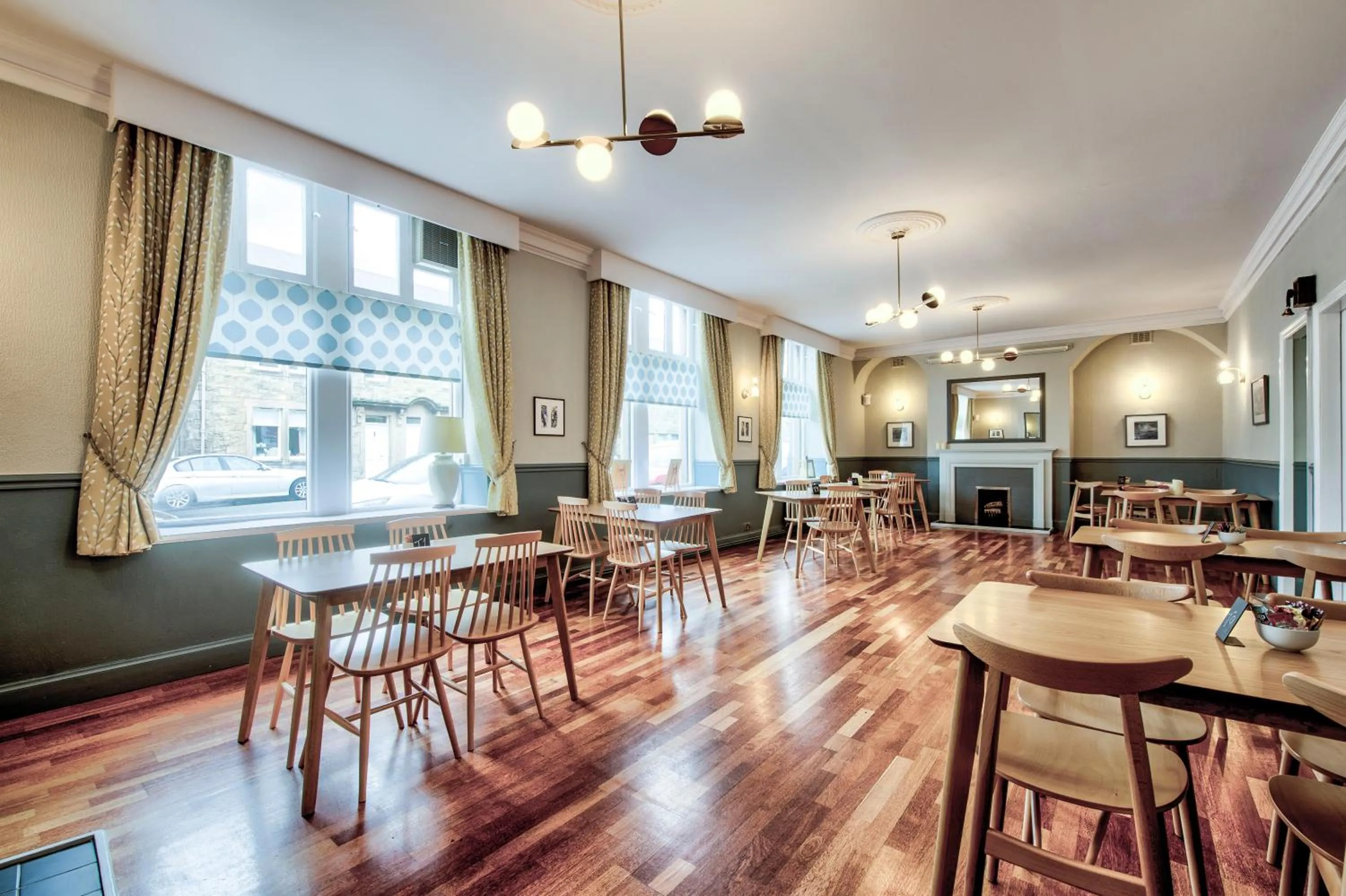 Restaurant/places to eat in The Castle Hotel