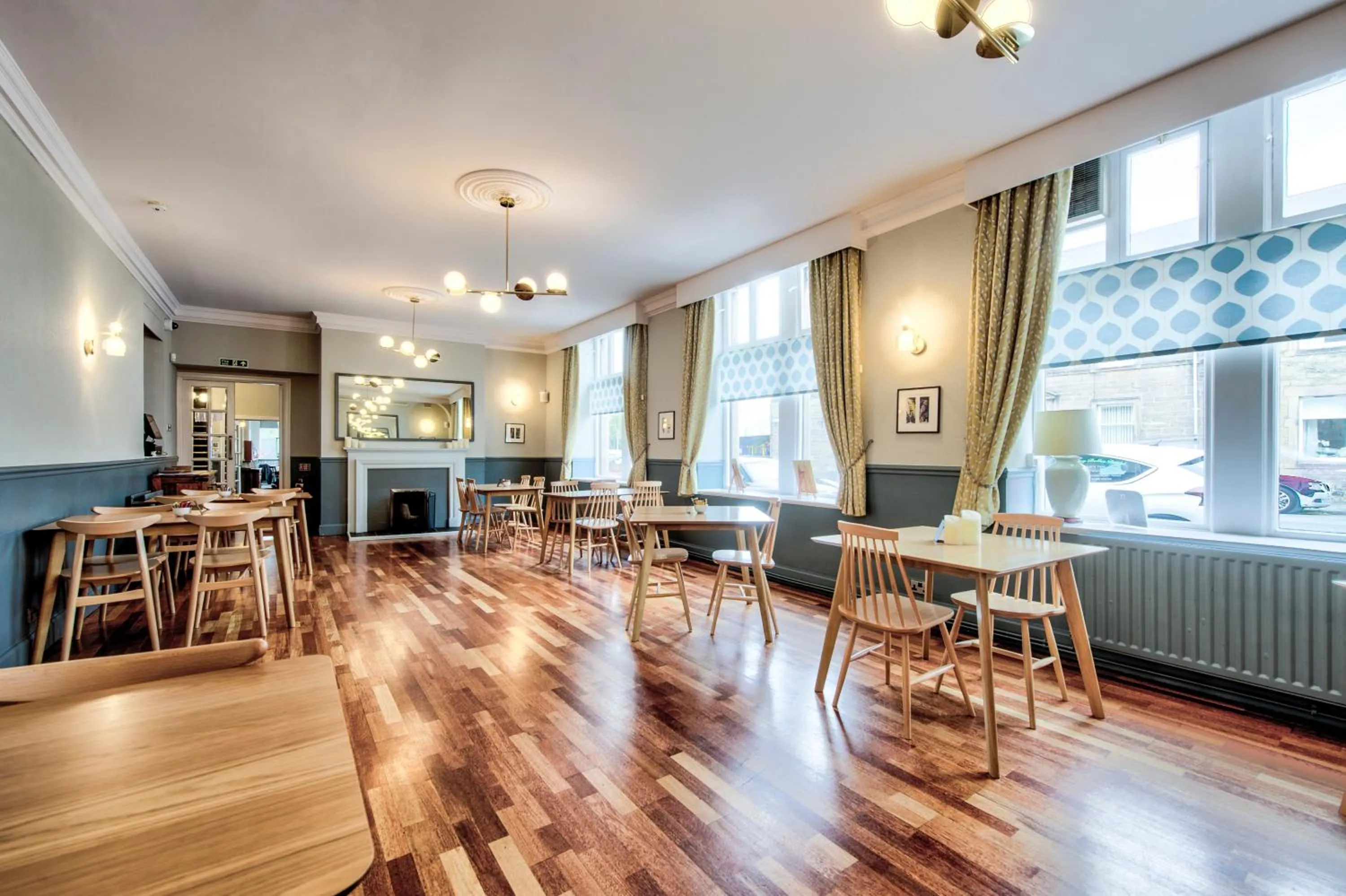 Restaurant/places to eat in The Castle Hotel