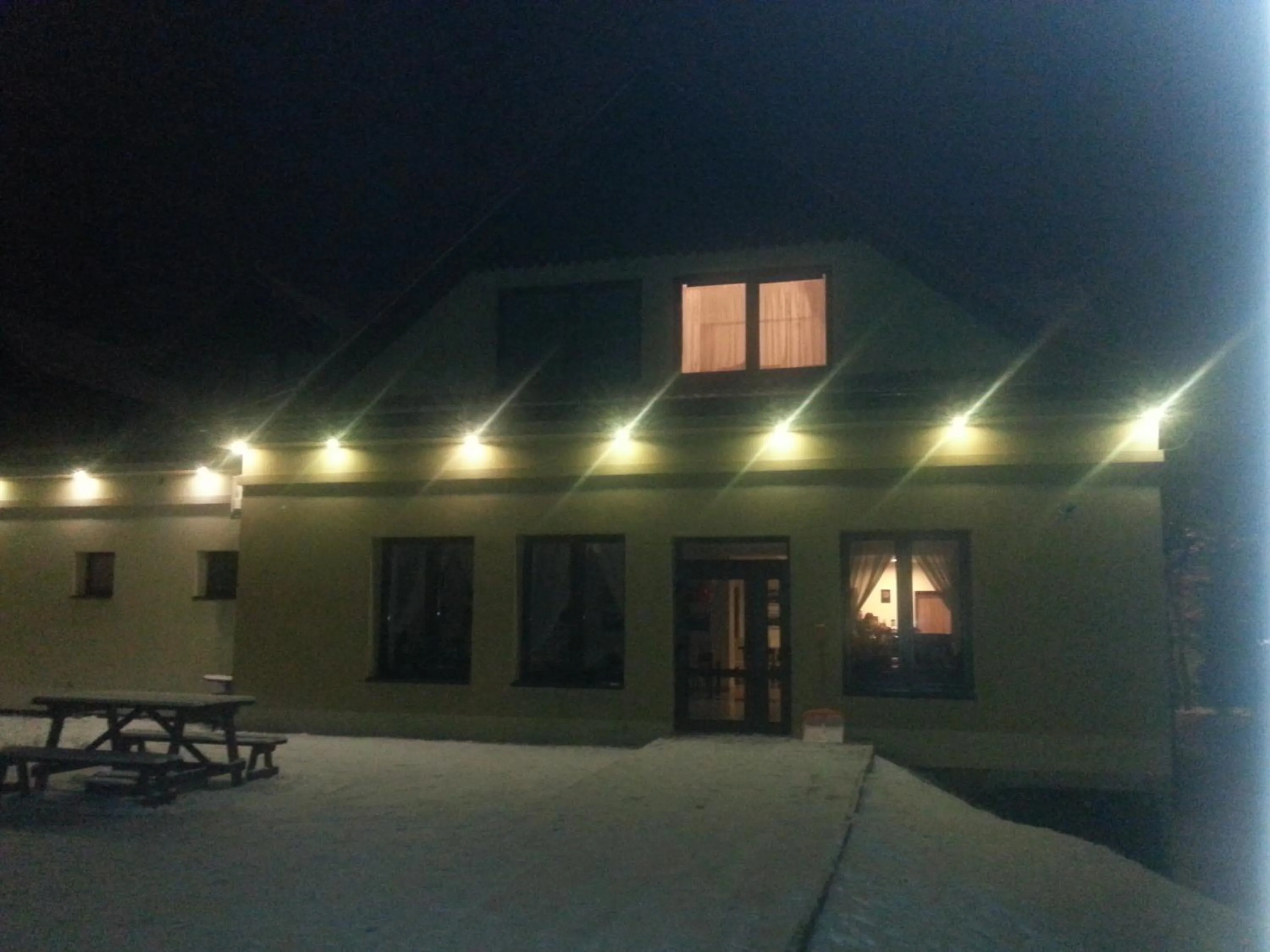 Night in Pensjonat Lew Jaskiniowy