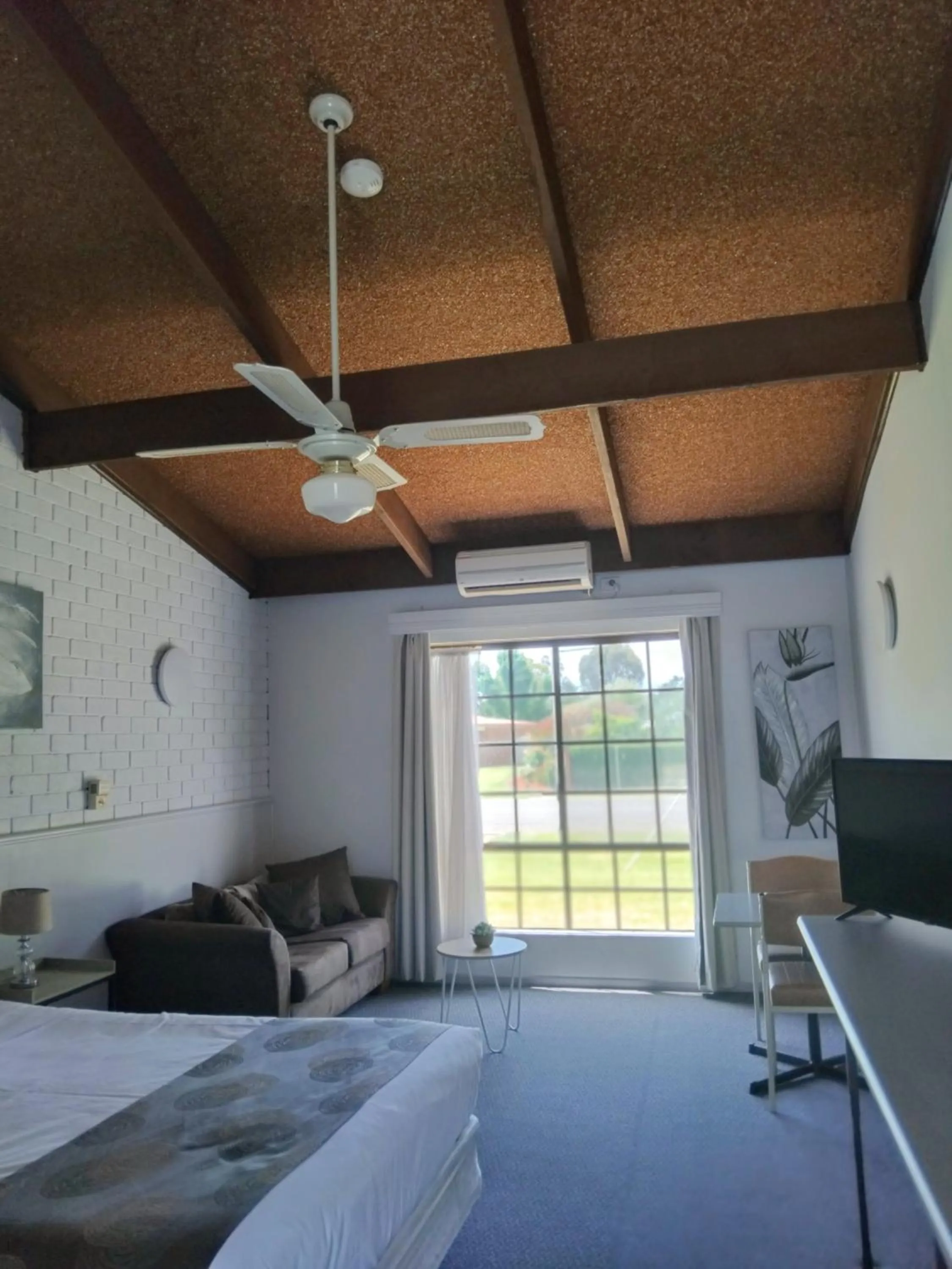 Bed in Bakery Park Motor Inn