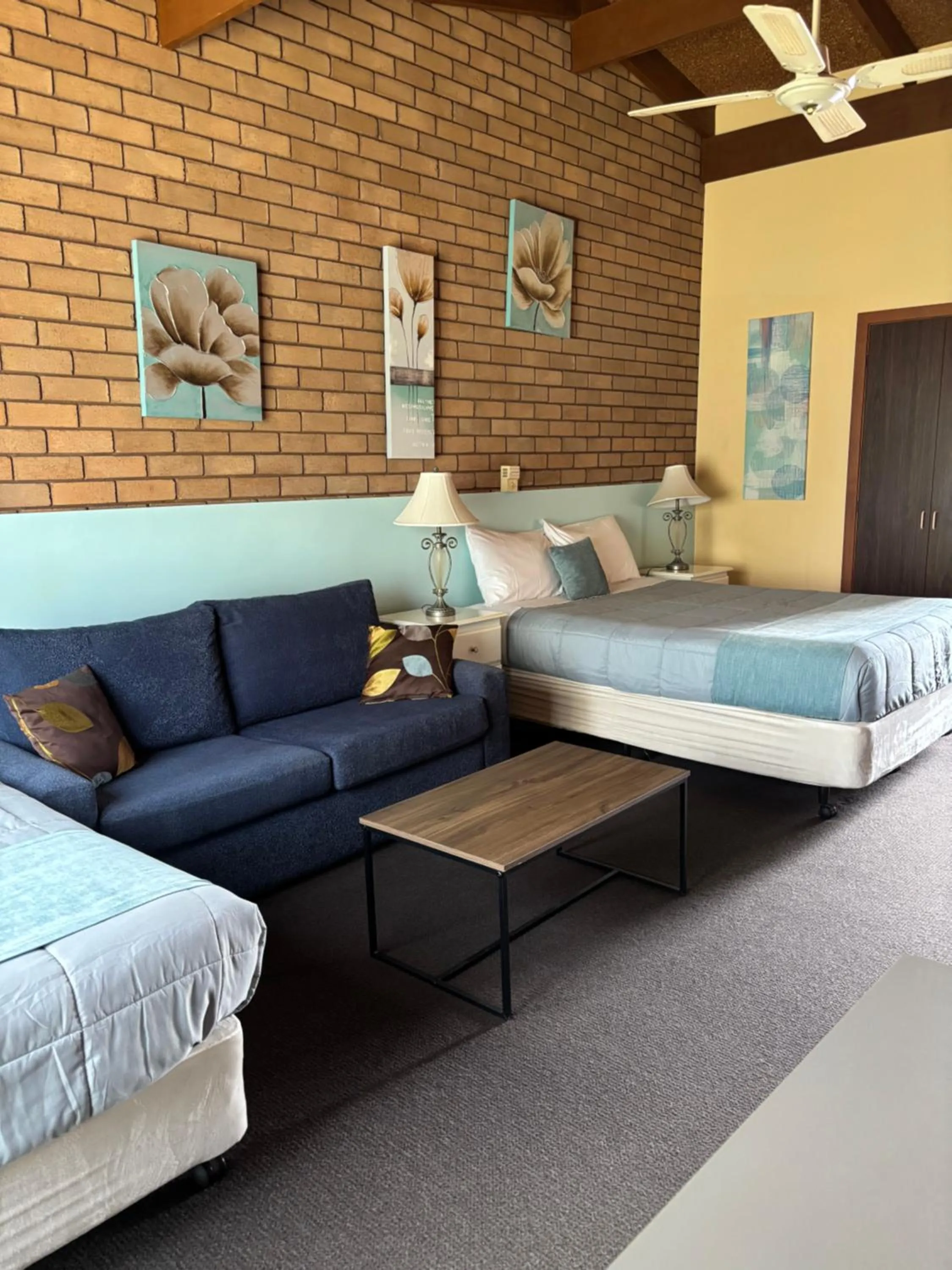 Bed in Bakery Park Motor Inn