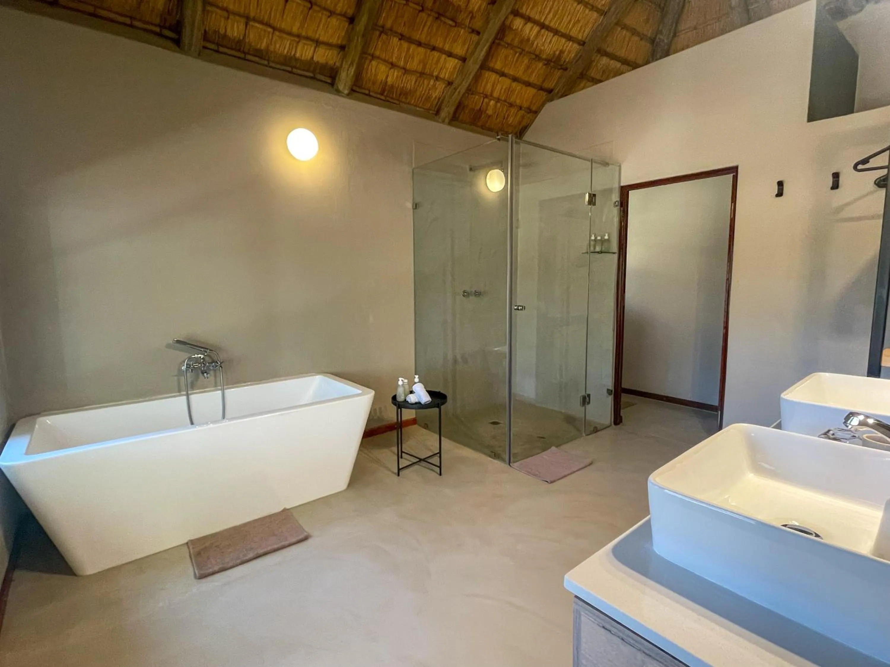 Bed in Xanatseni Private Camp