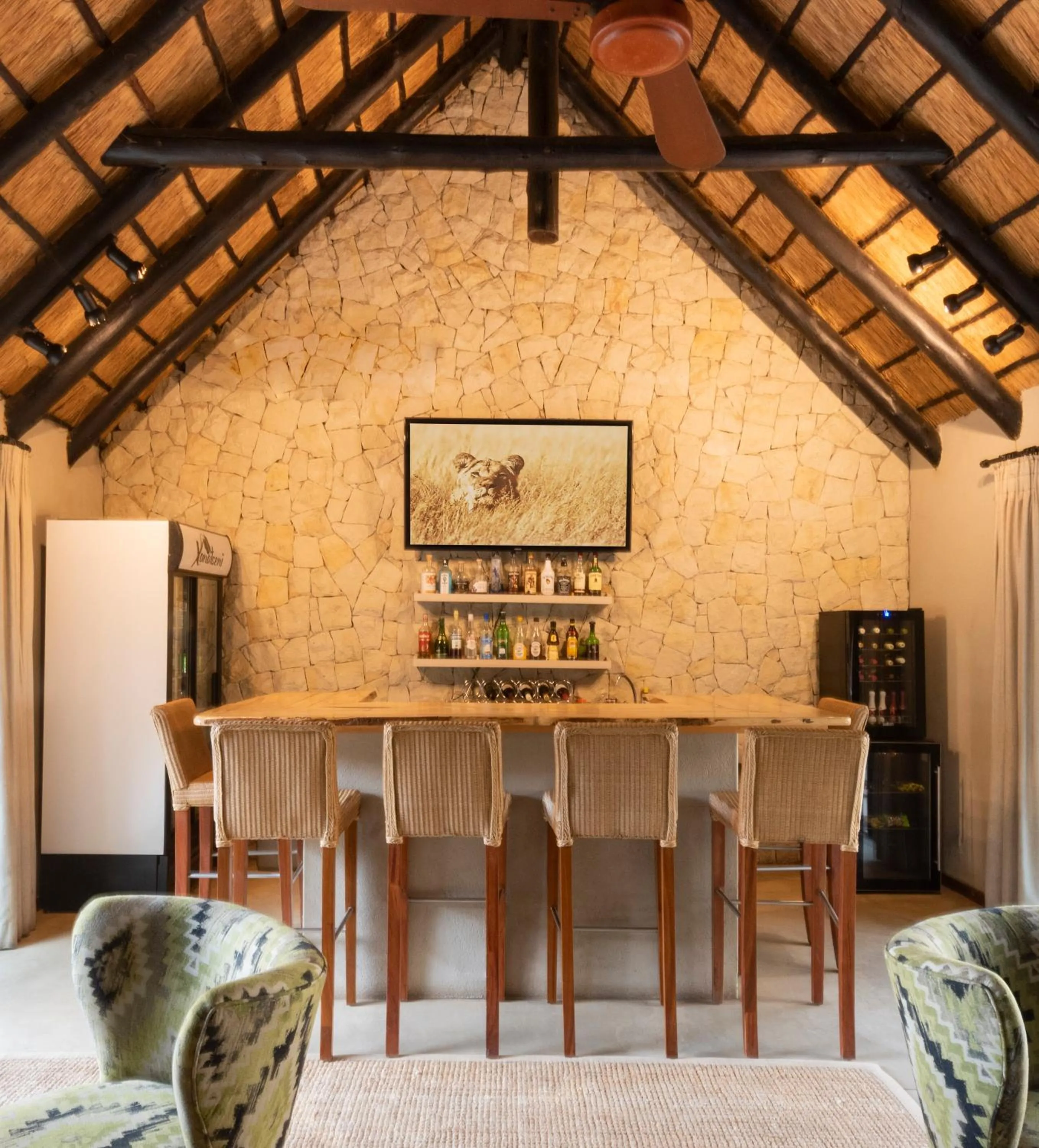 Lounge or bar in Xanatseni Private Camp