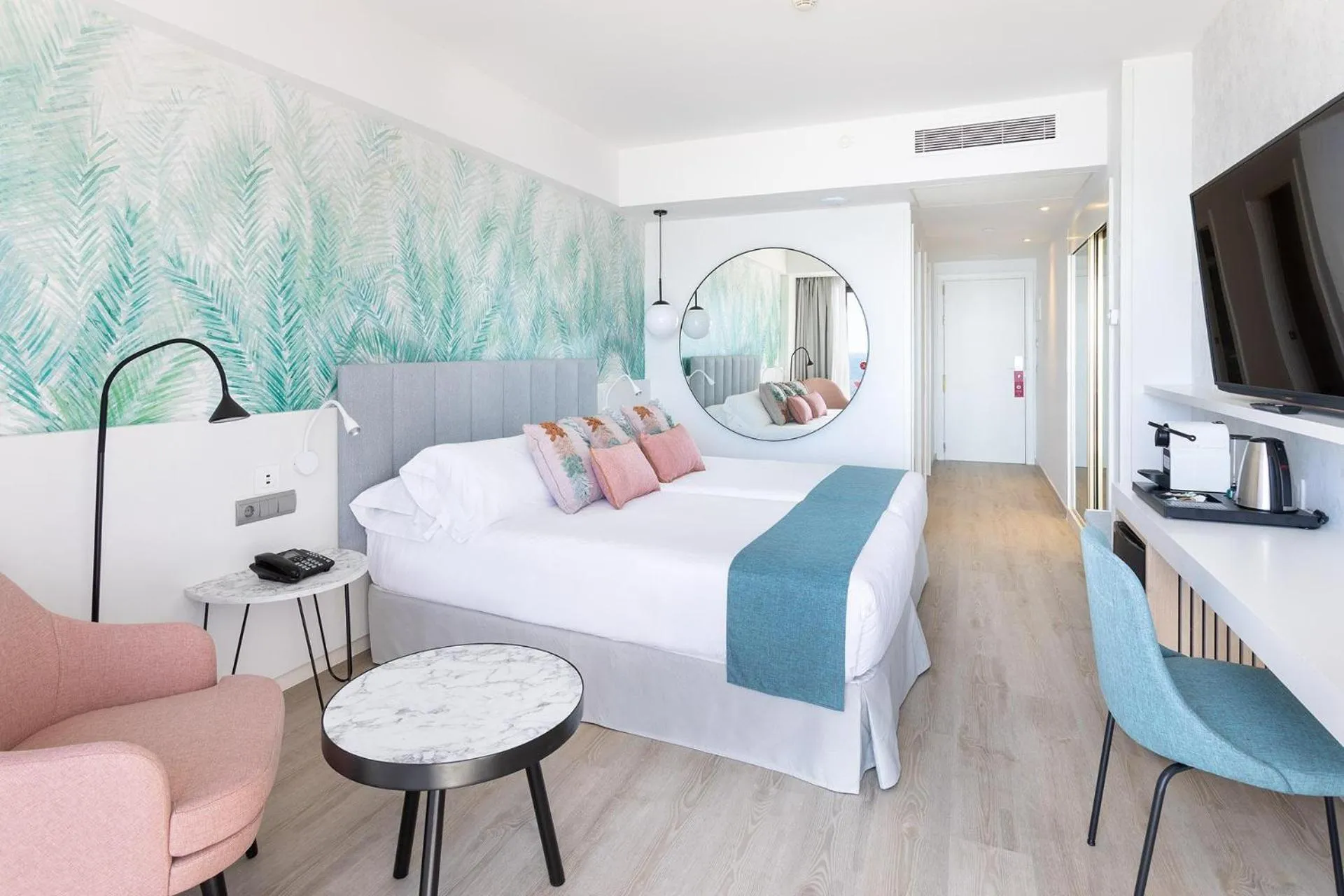 Photo of the whole room, Bed in Hotel Cristina by Tigotan Las Palmas - Adults Only