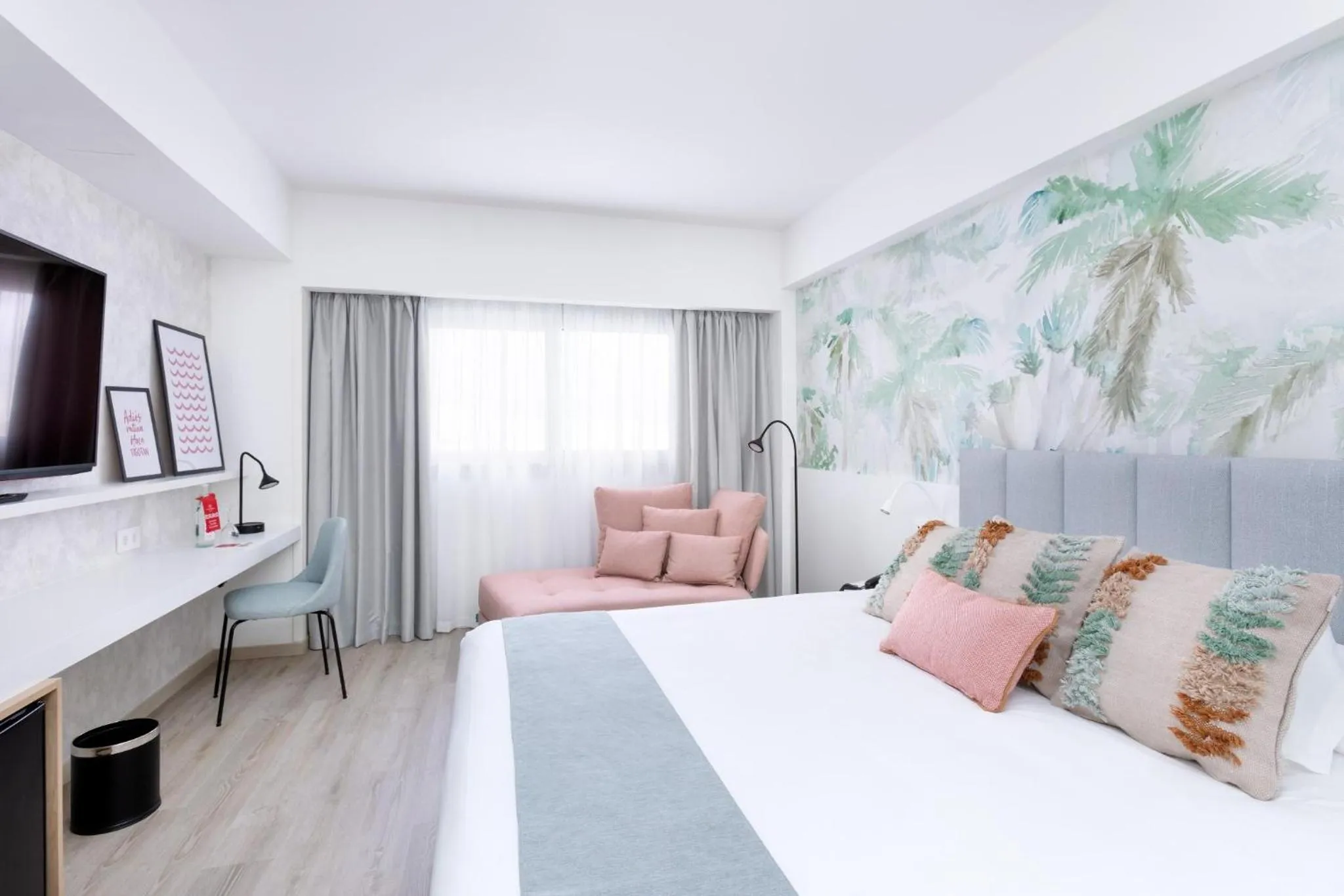 Photo of the whole room, Bed in Hotel Cristina by Tigotan Las Palmas - Adults Only