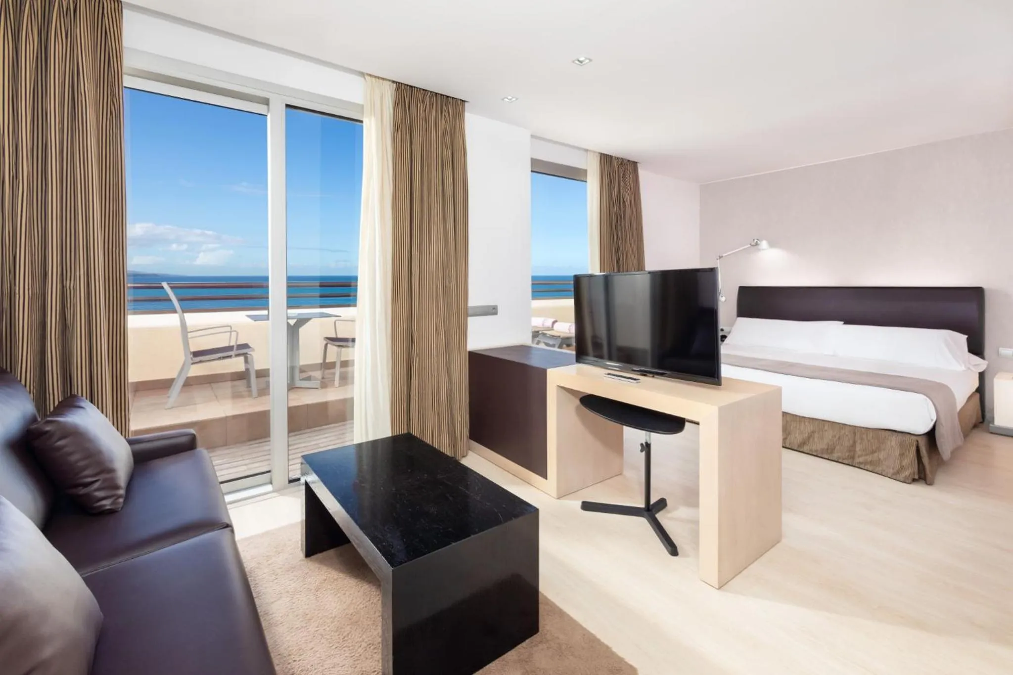 Living room, Bed in Hotel Cristina by Tigotan Las Palmas - Adults Only