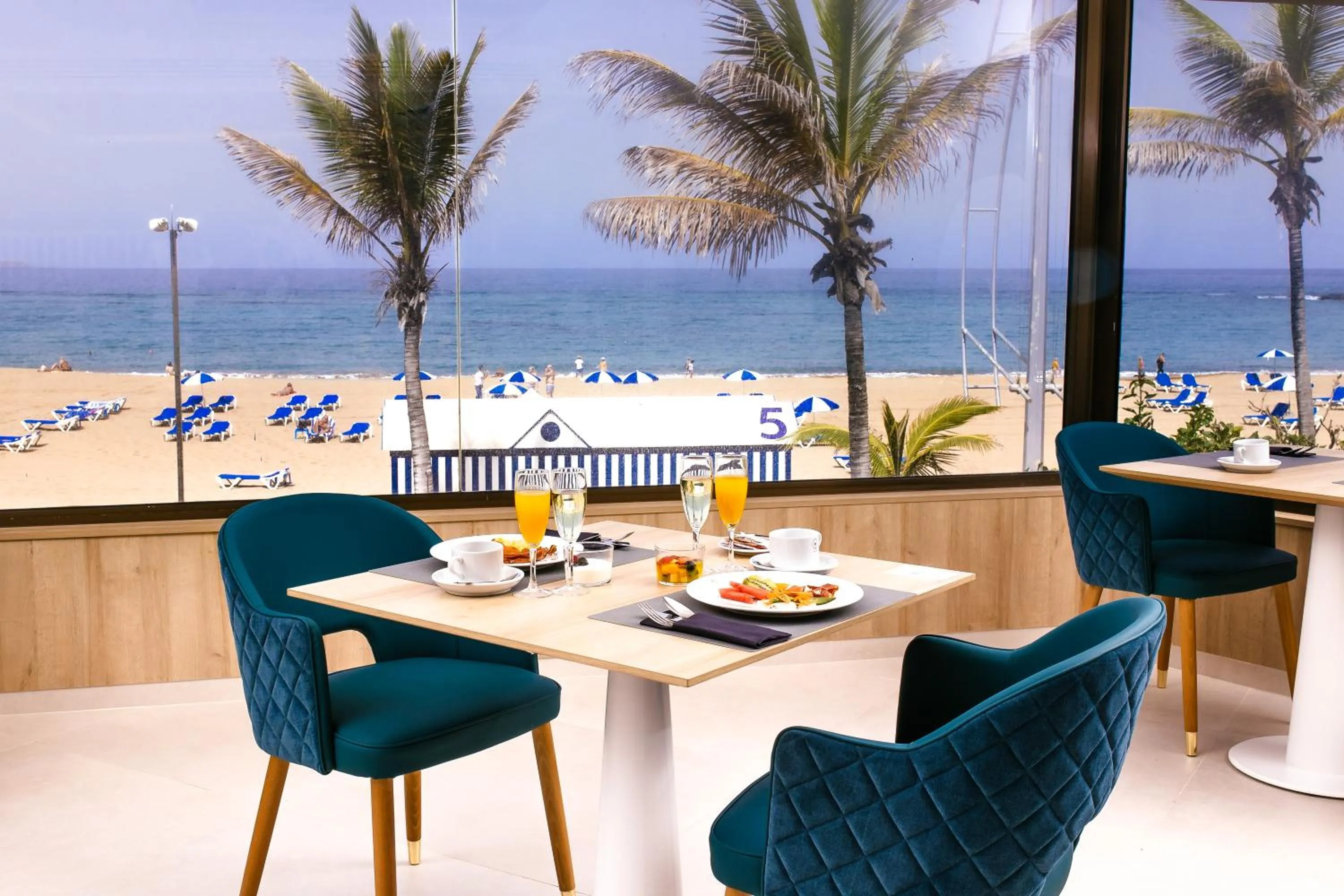 Restaurant/places to eat in Hotel Cristina by Tigotan Las Palmas - Adults Only