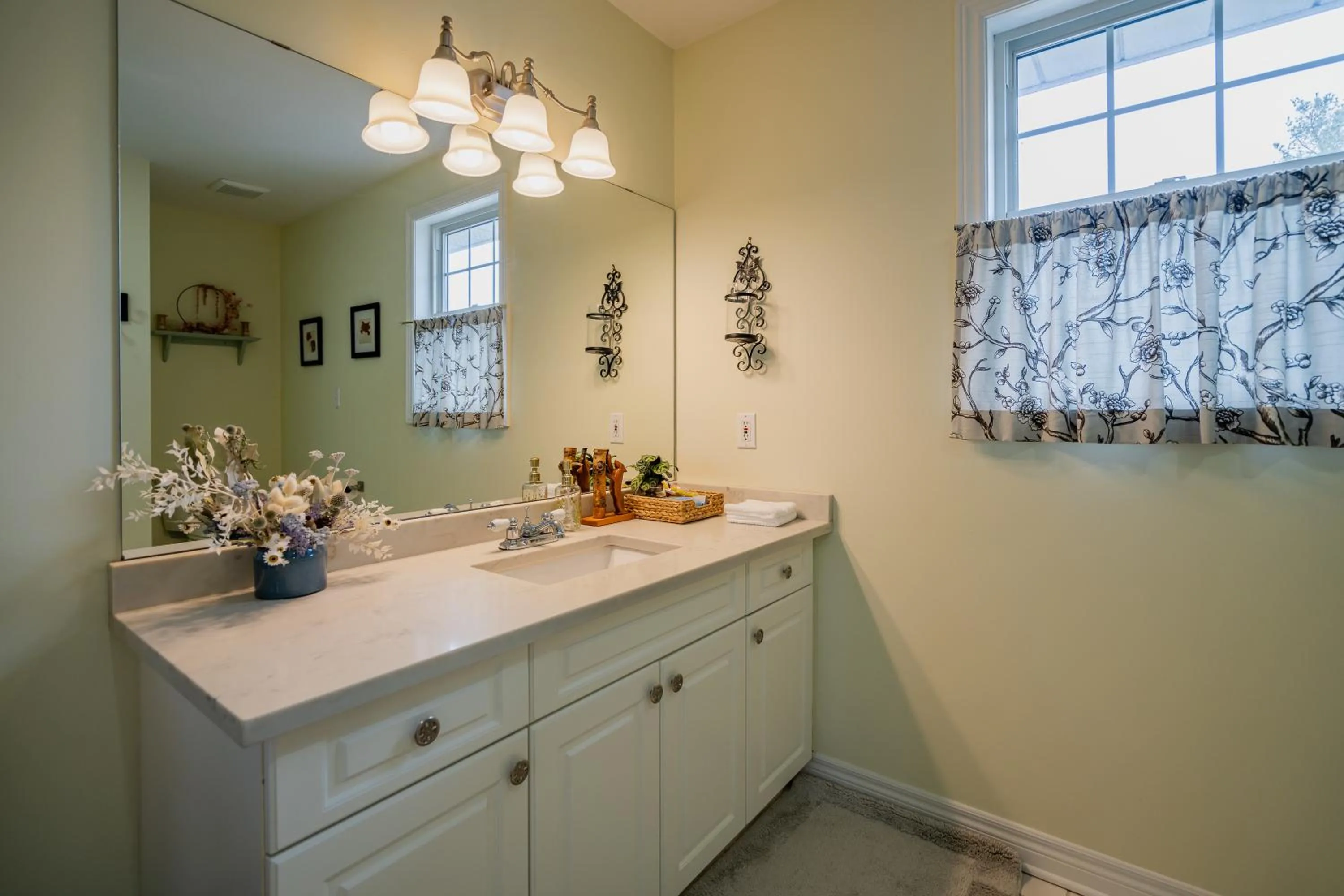 Toilet in Old Town Country Landing