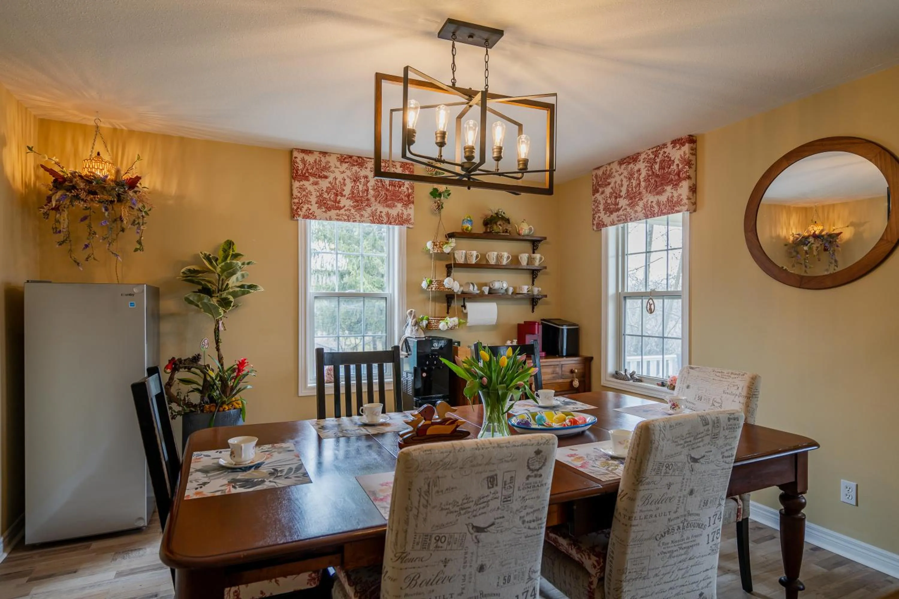 Dining area in Old Town Country Landing