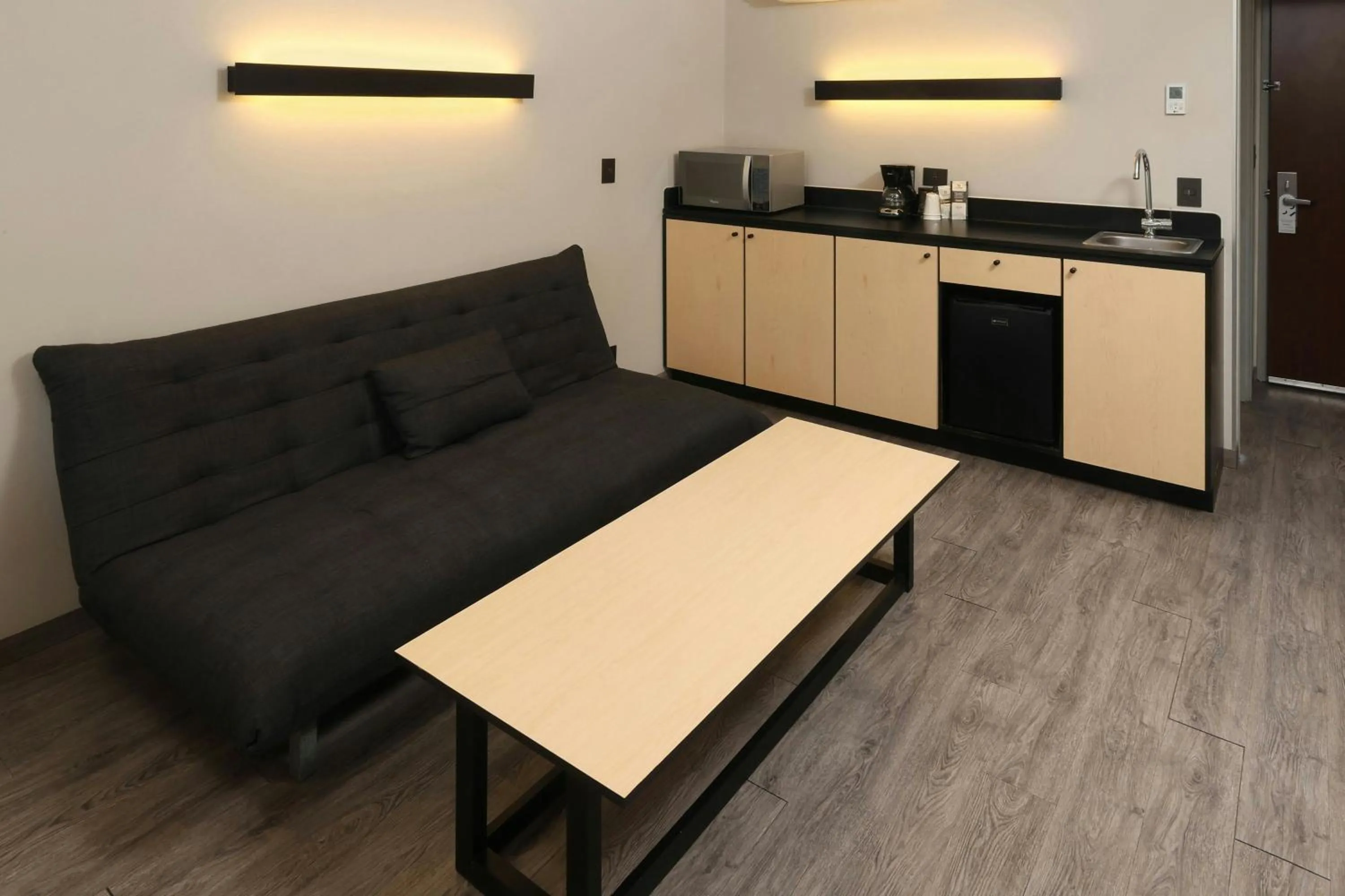 Photo of the whole room in City Express Plus by Marriott Monterrey Galerías