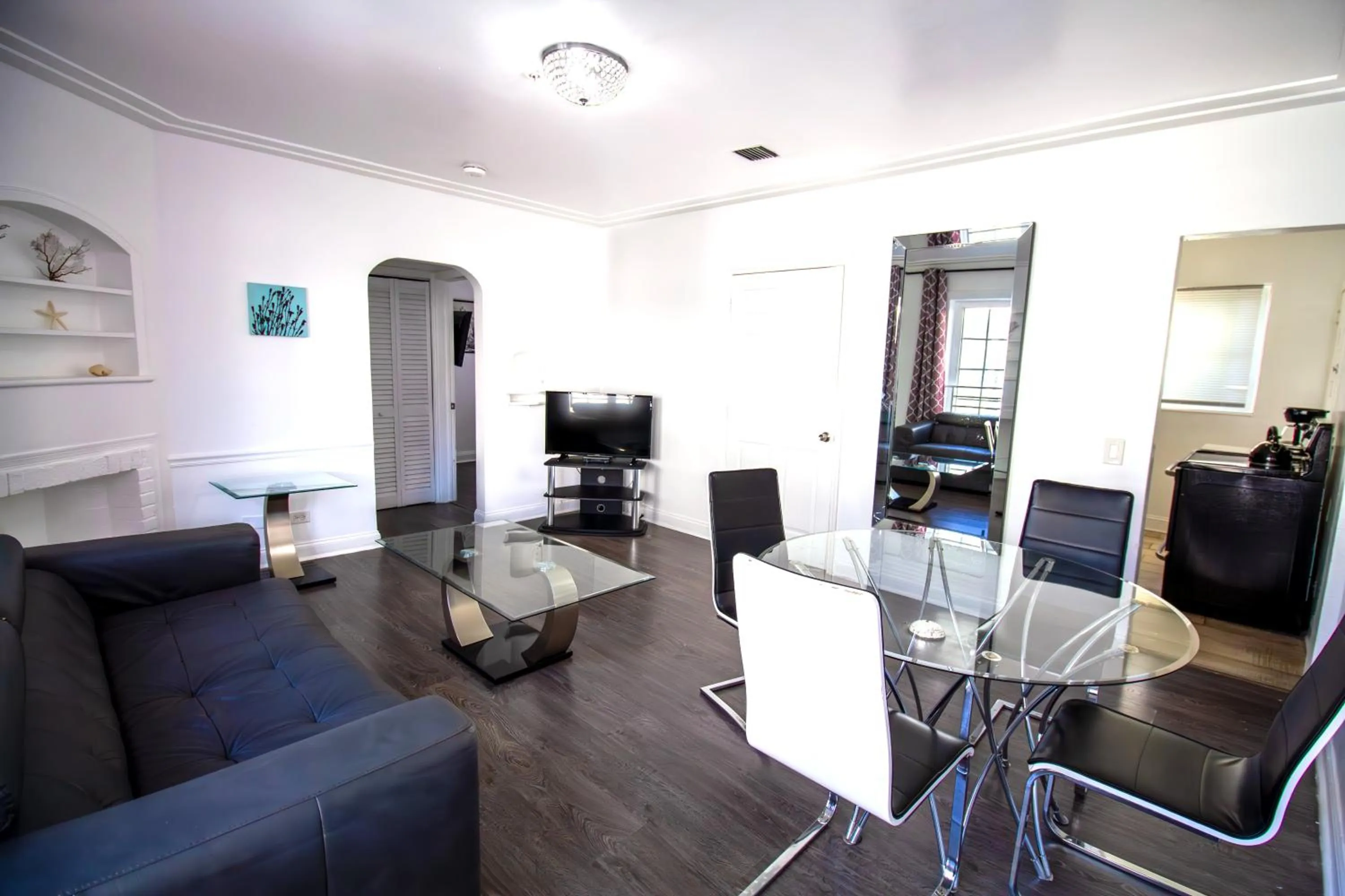 TV and multimedia in Courtyard Apartments Part of the Oasis Casita Collection