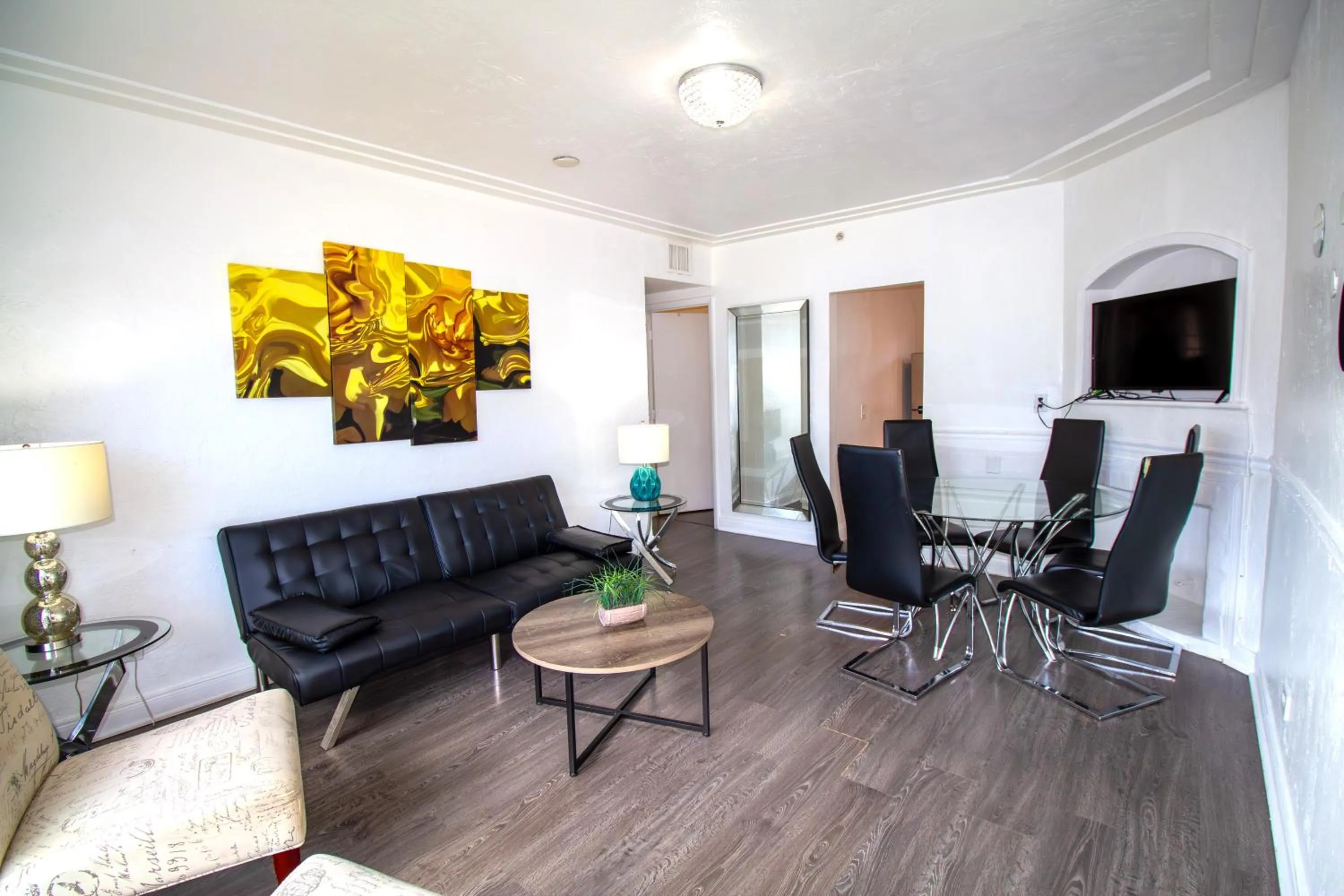 TV and multimedia in Courtyard Apartments Part of the Oasis Casita Collection