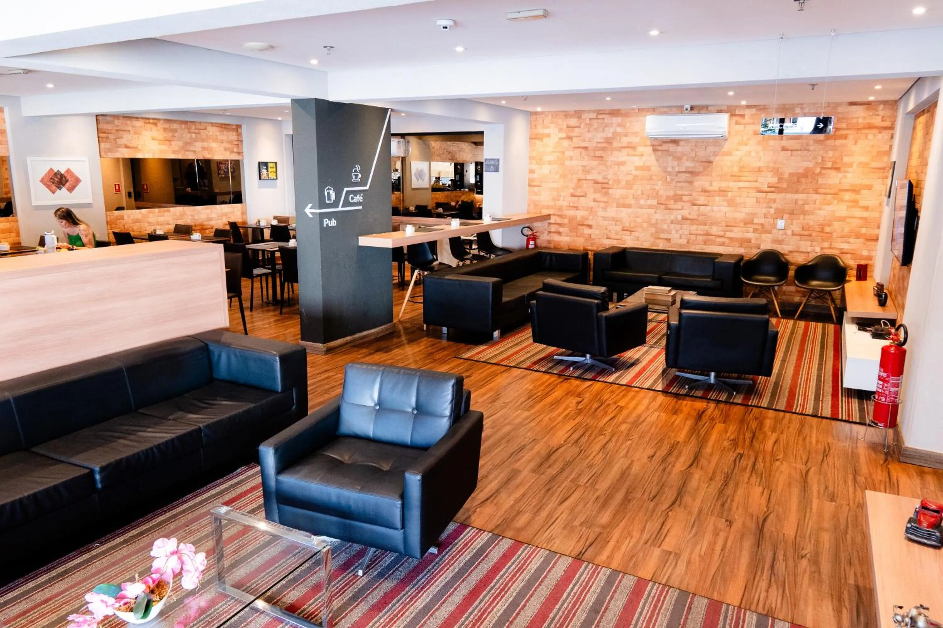 TV and multimedia in i5 Hotel Águas Claras