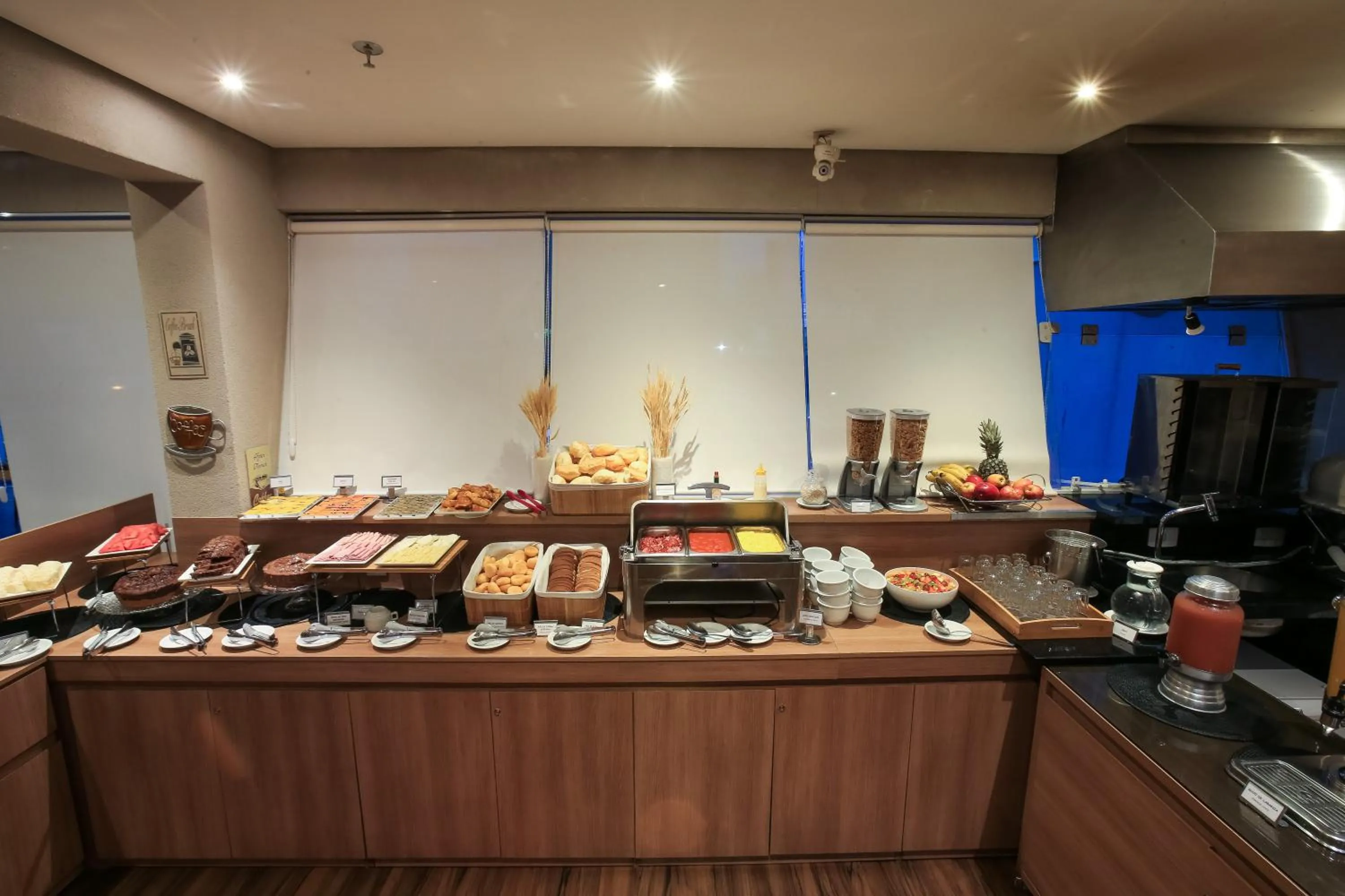 Buffet breakfast in i5 Hotel Águas Claras