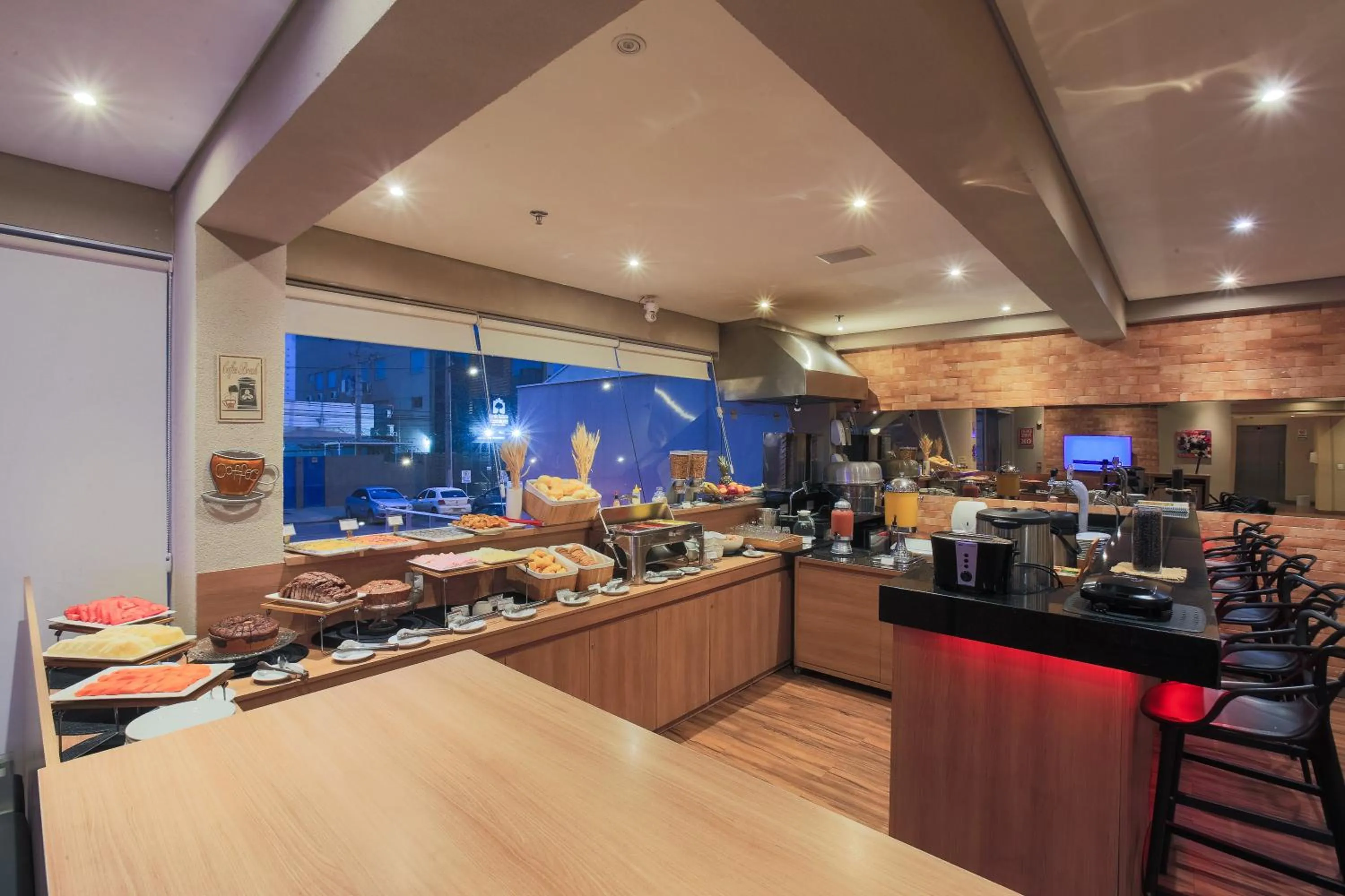 Buffet breakfast in i5 Hotel Águas Claras