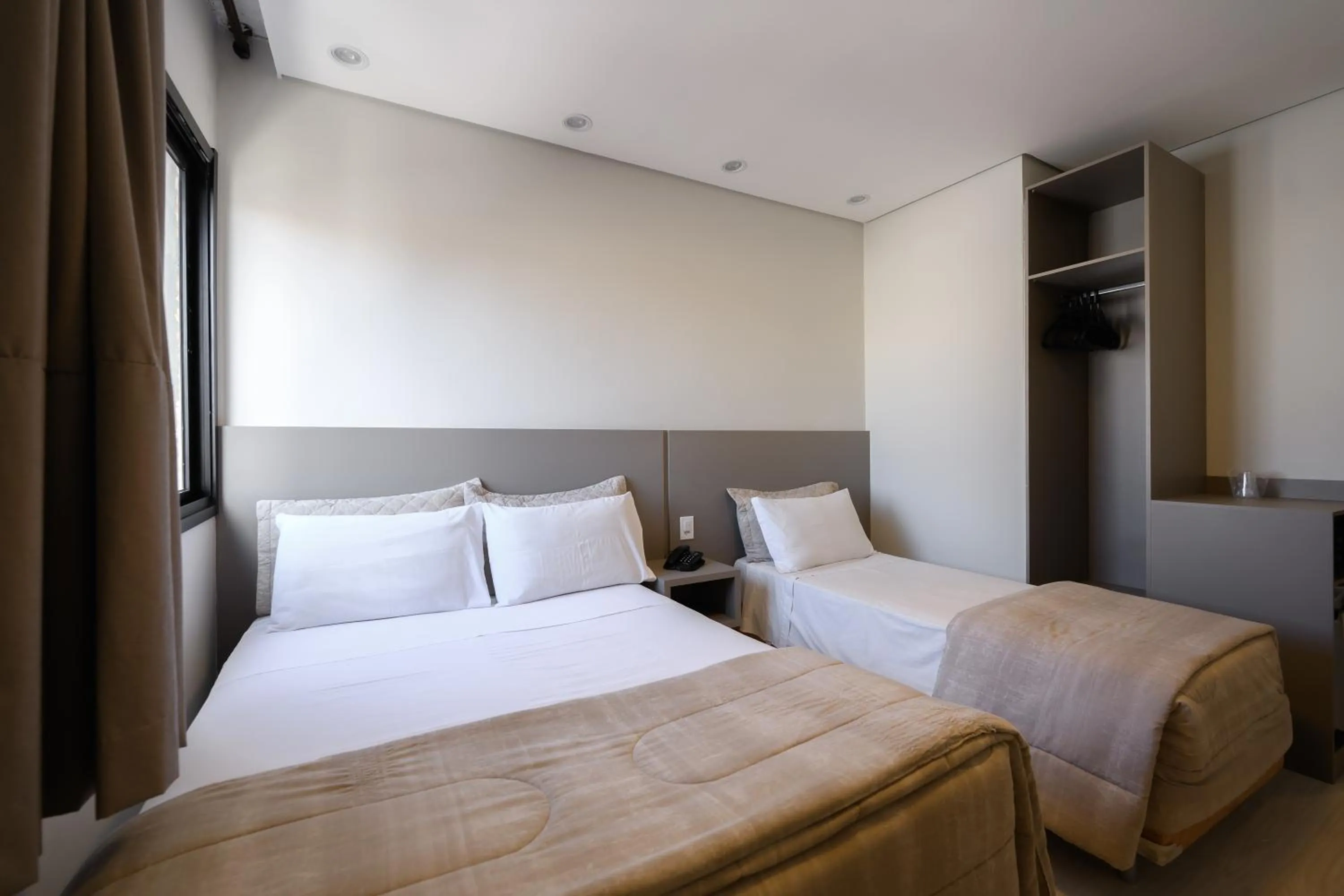 Photo of the whole room, Bed in Hotel Colonial