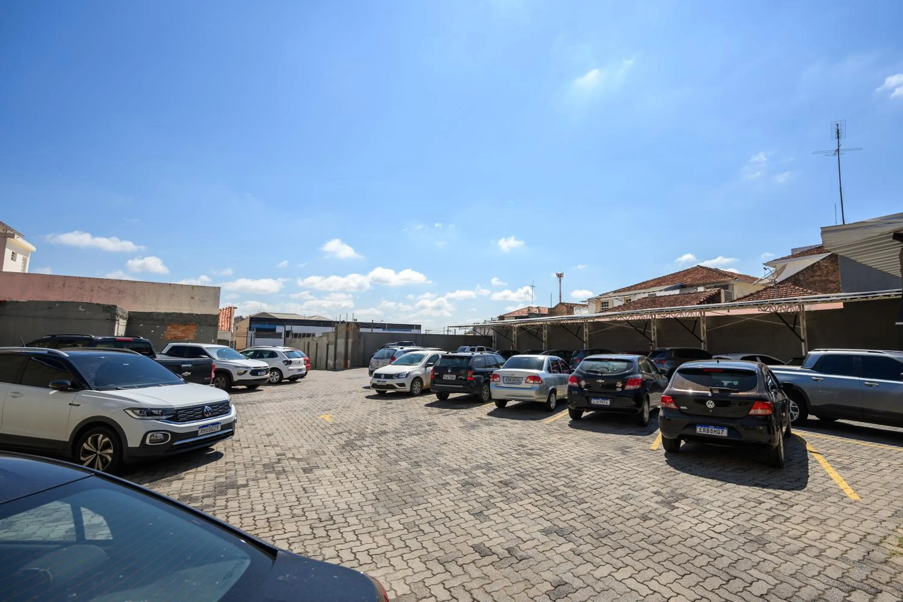 Parking in Hotel Colonial