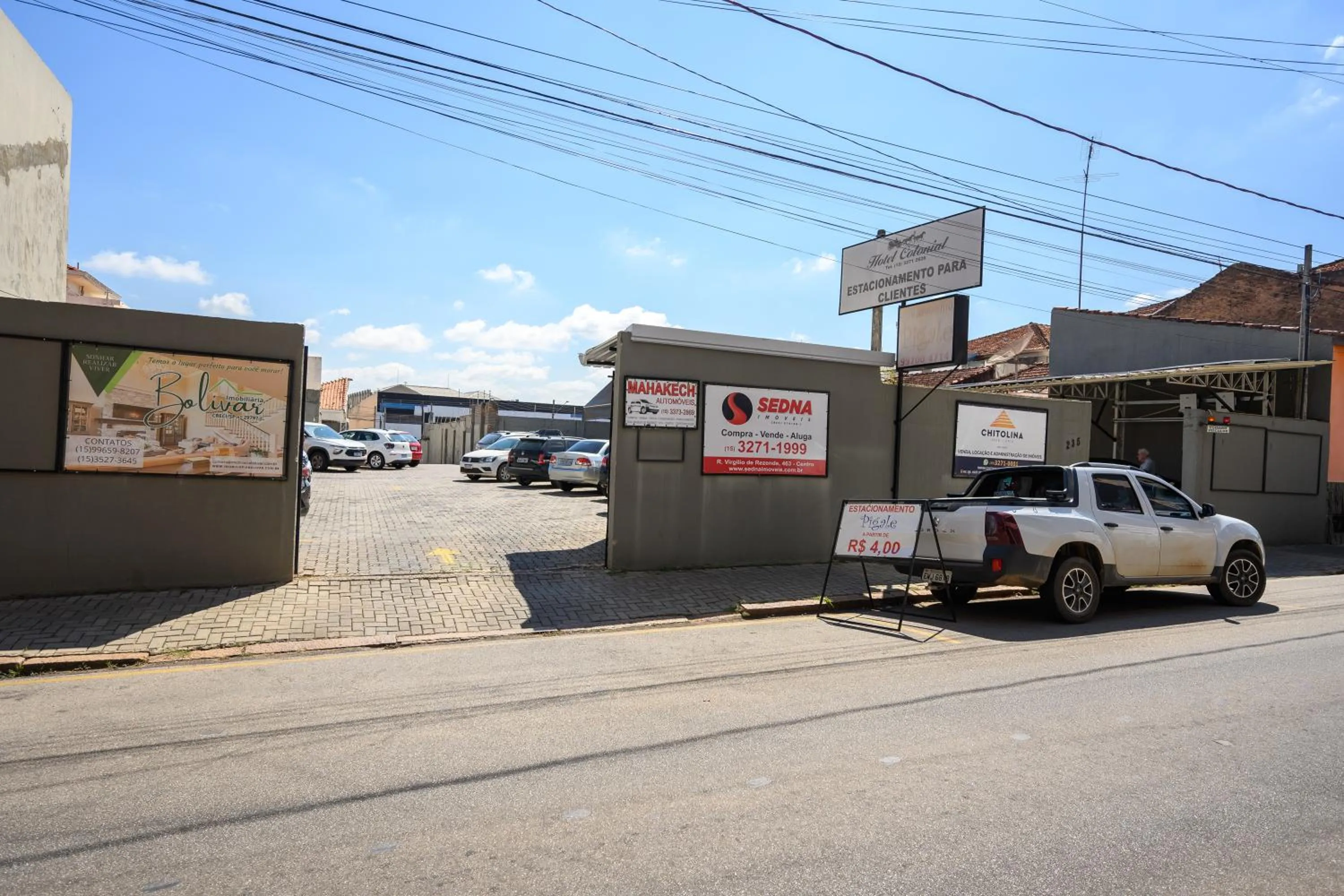 Parking in Hotel Colonial