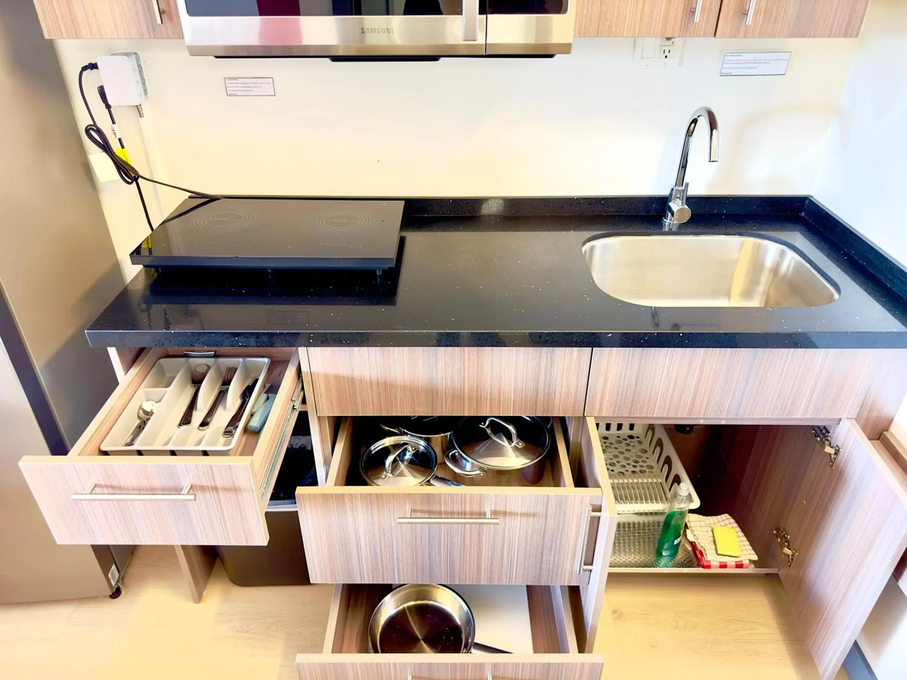 Deluxe Single Room in Westport Inn Deluxe Single Room in Westport Inn