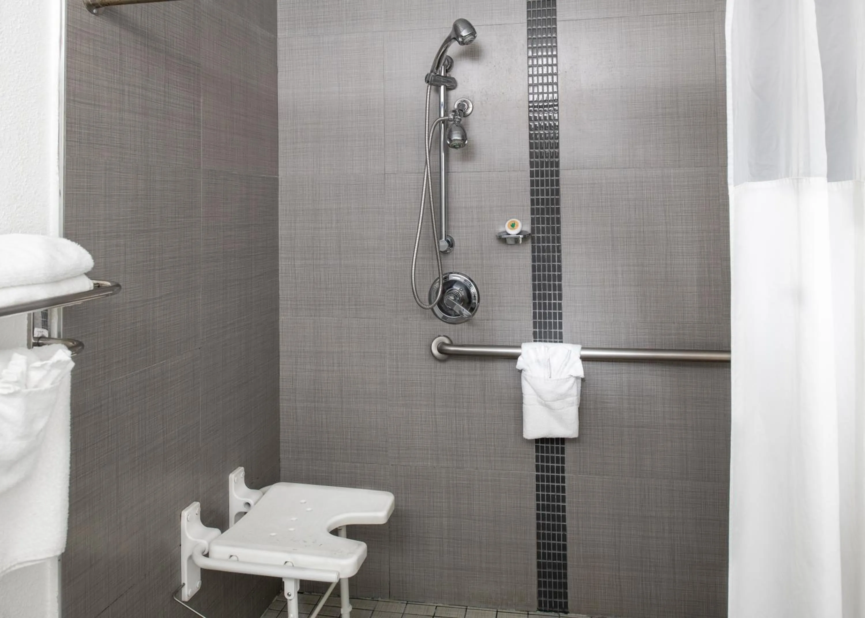 Shower in Scandia Motel