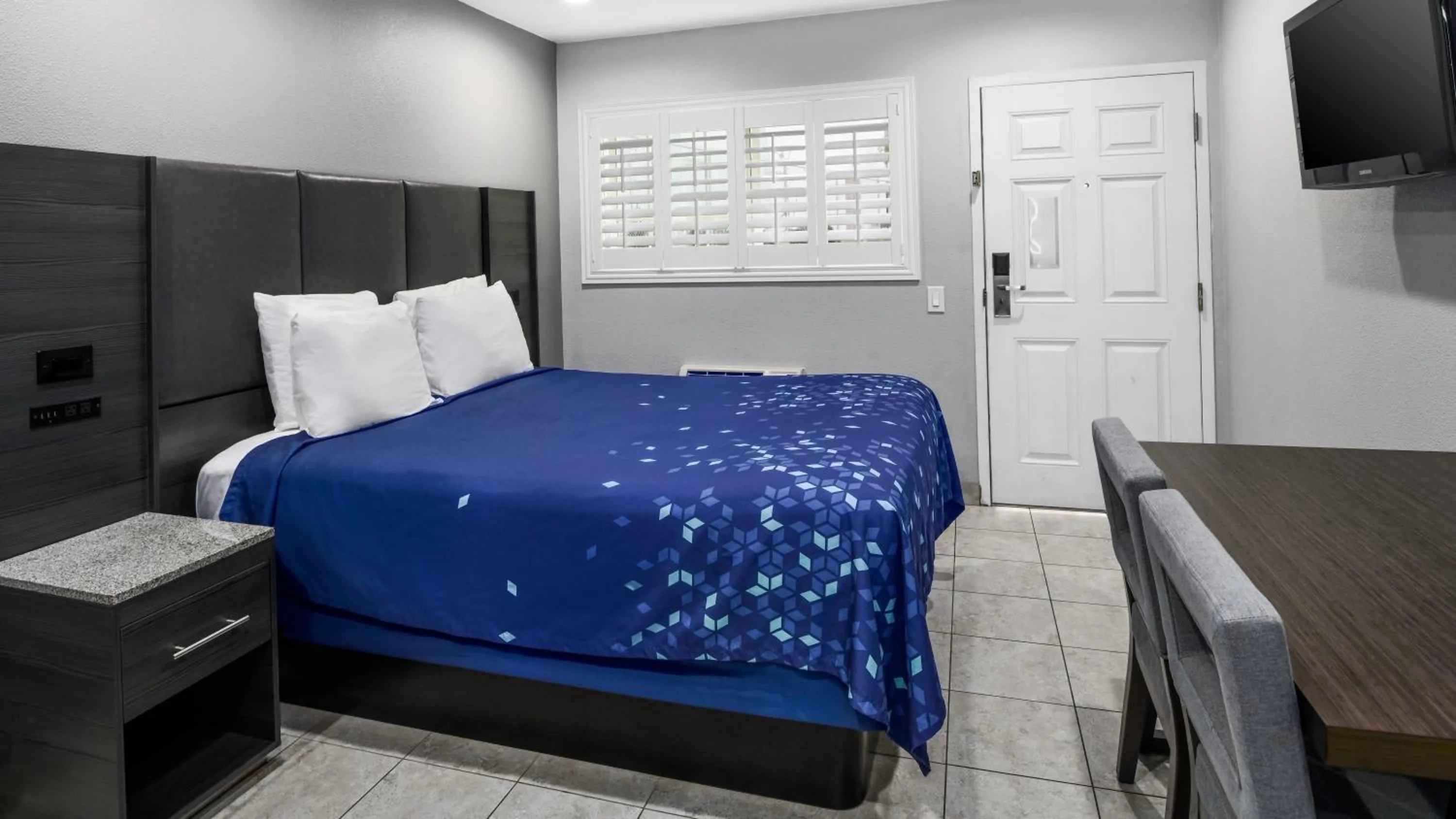 Bed in Scandia Motel