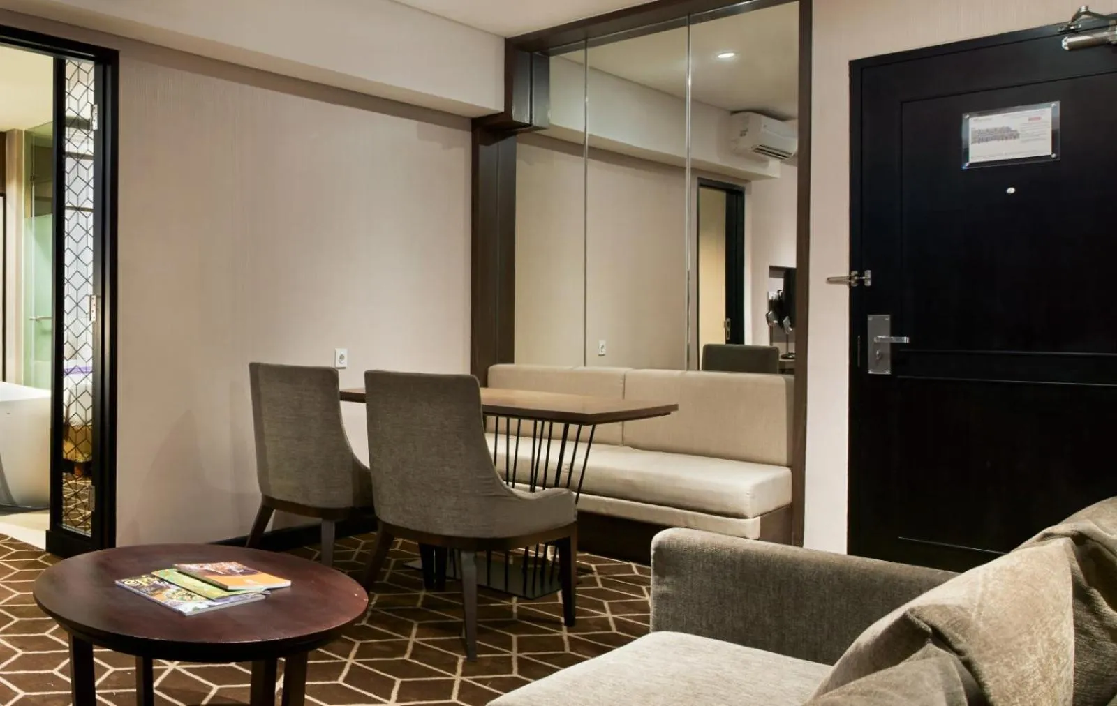 Dining area in Swiss-Belinn Tunjungan Surabaya