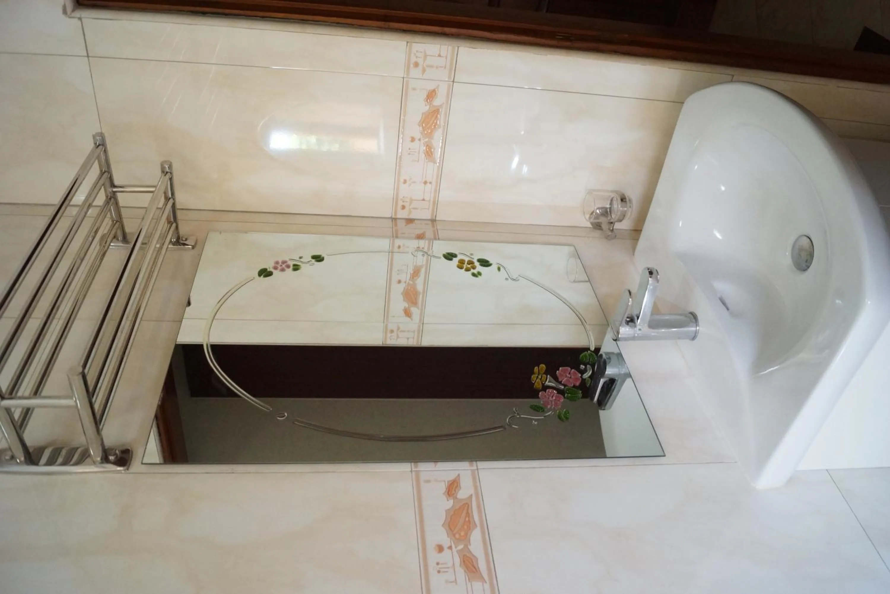 Shower in Tristar Hotel Kampala