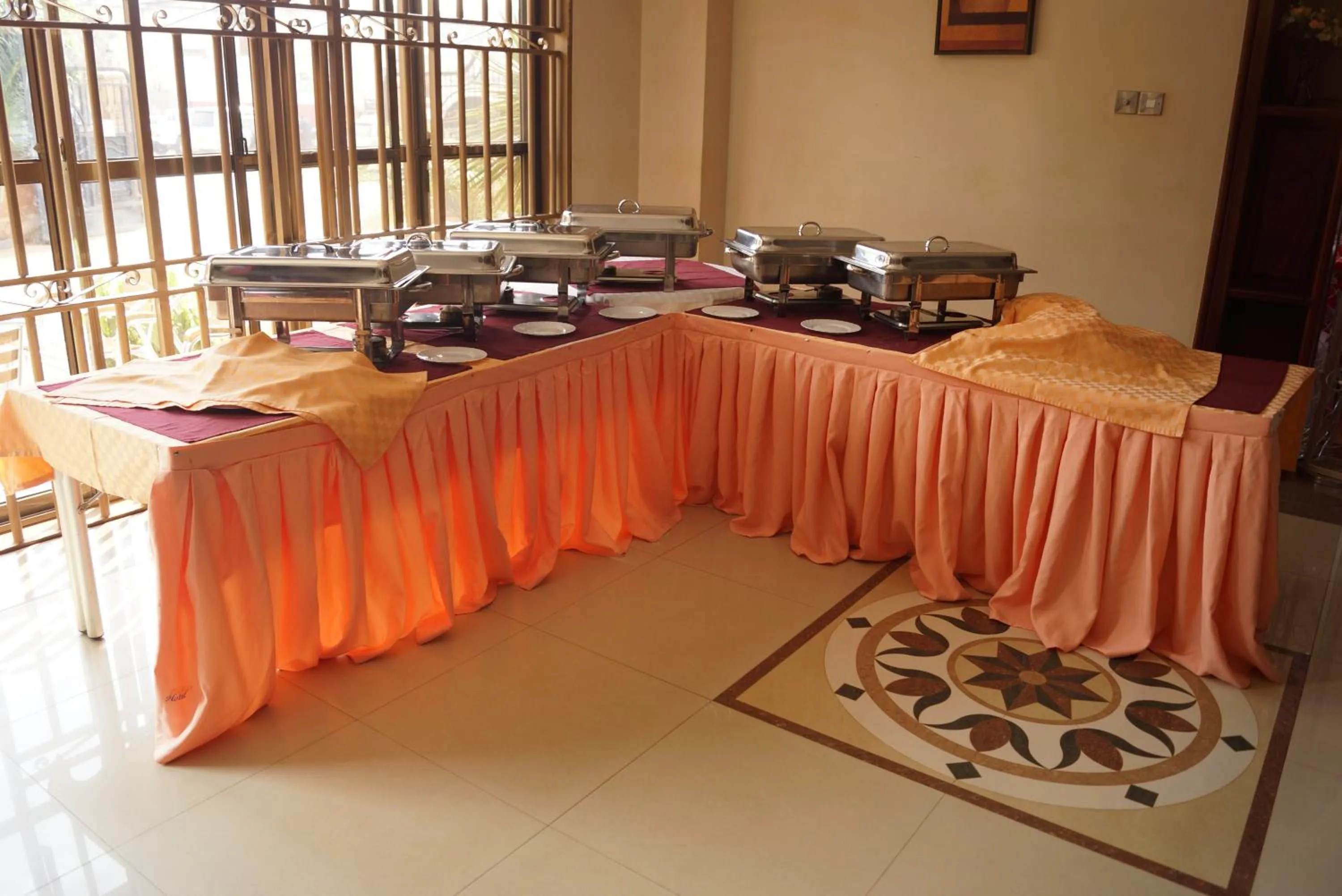 Restaurant/places to eat in Tristar Hotel Kampala