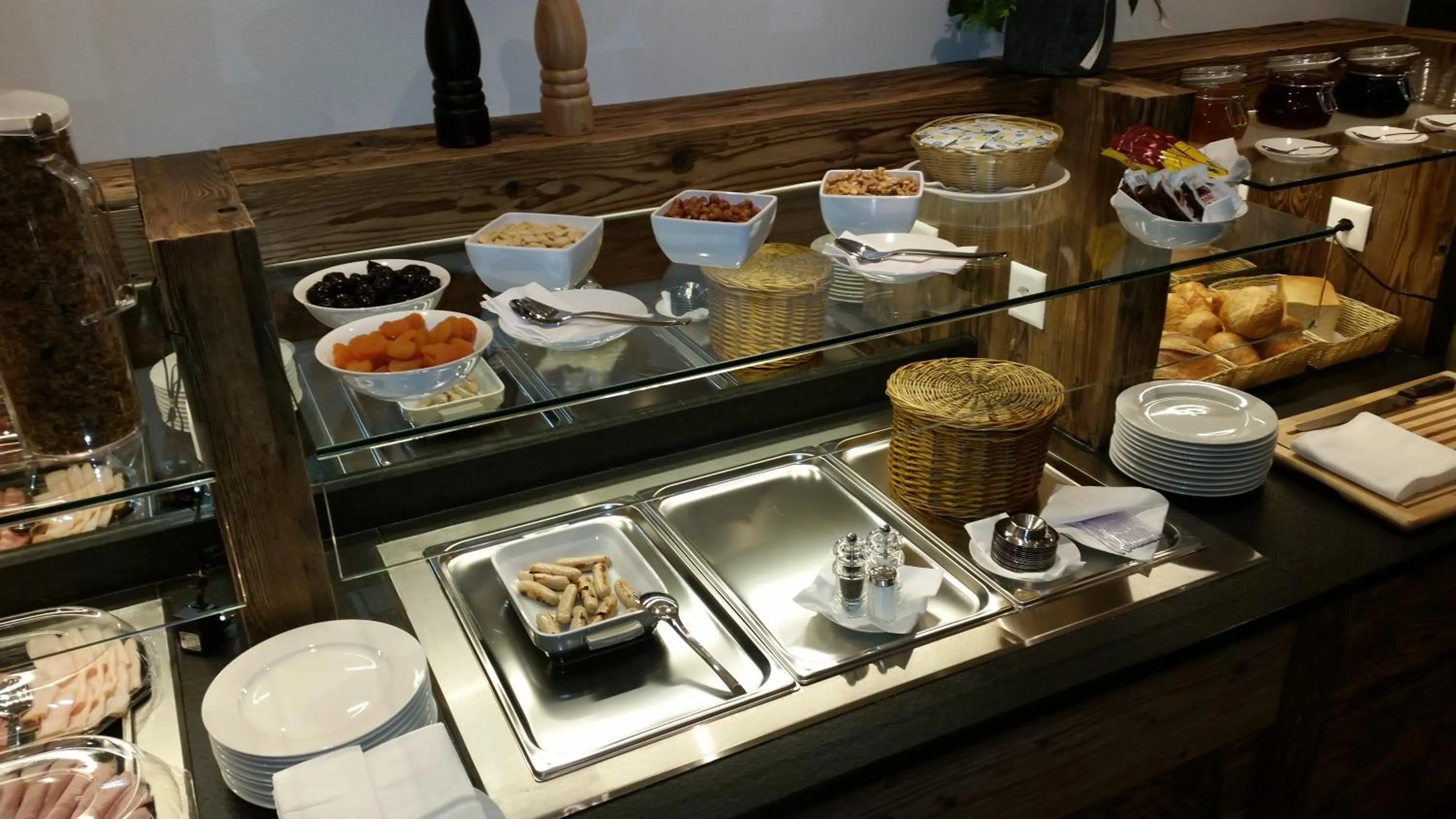 Buffet breakfast in Panorama Ski Lodge