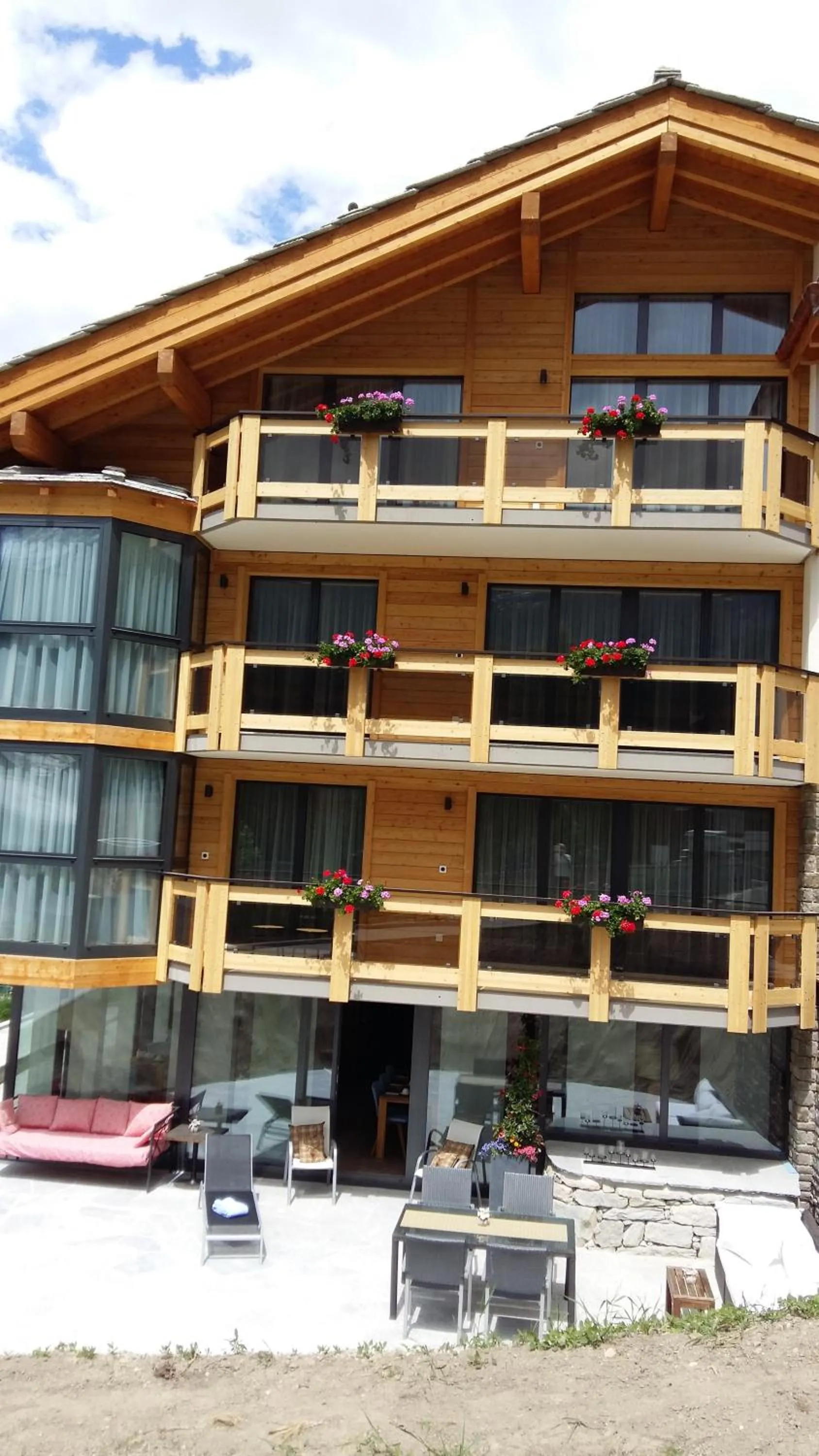Property building in Panorama Ski Lodge