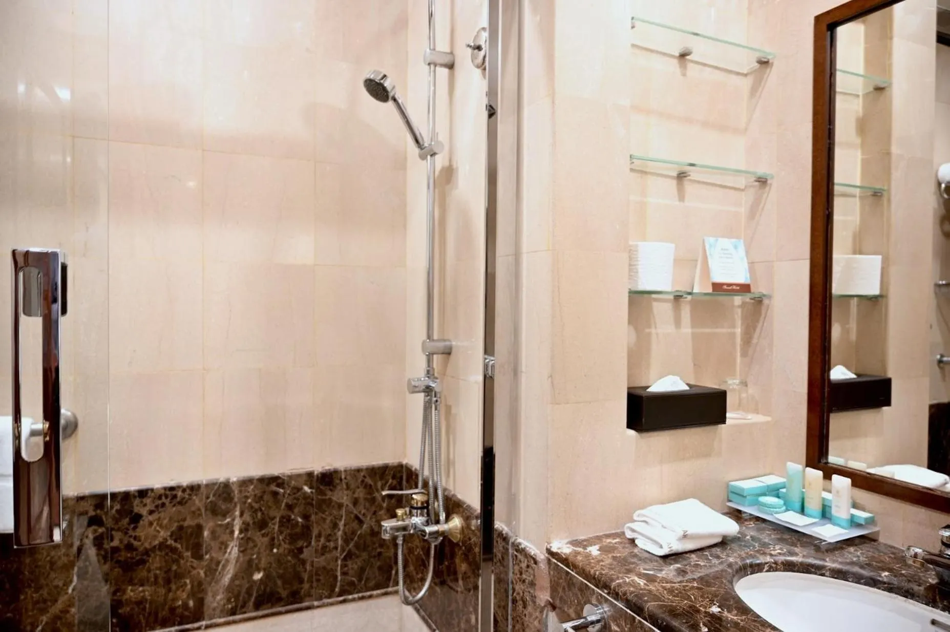 Shower in Sunset Jeddah