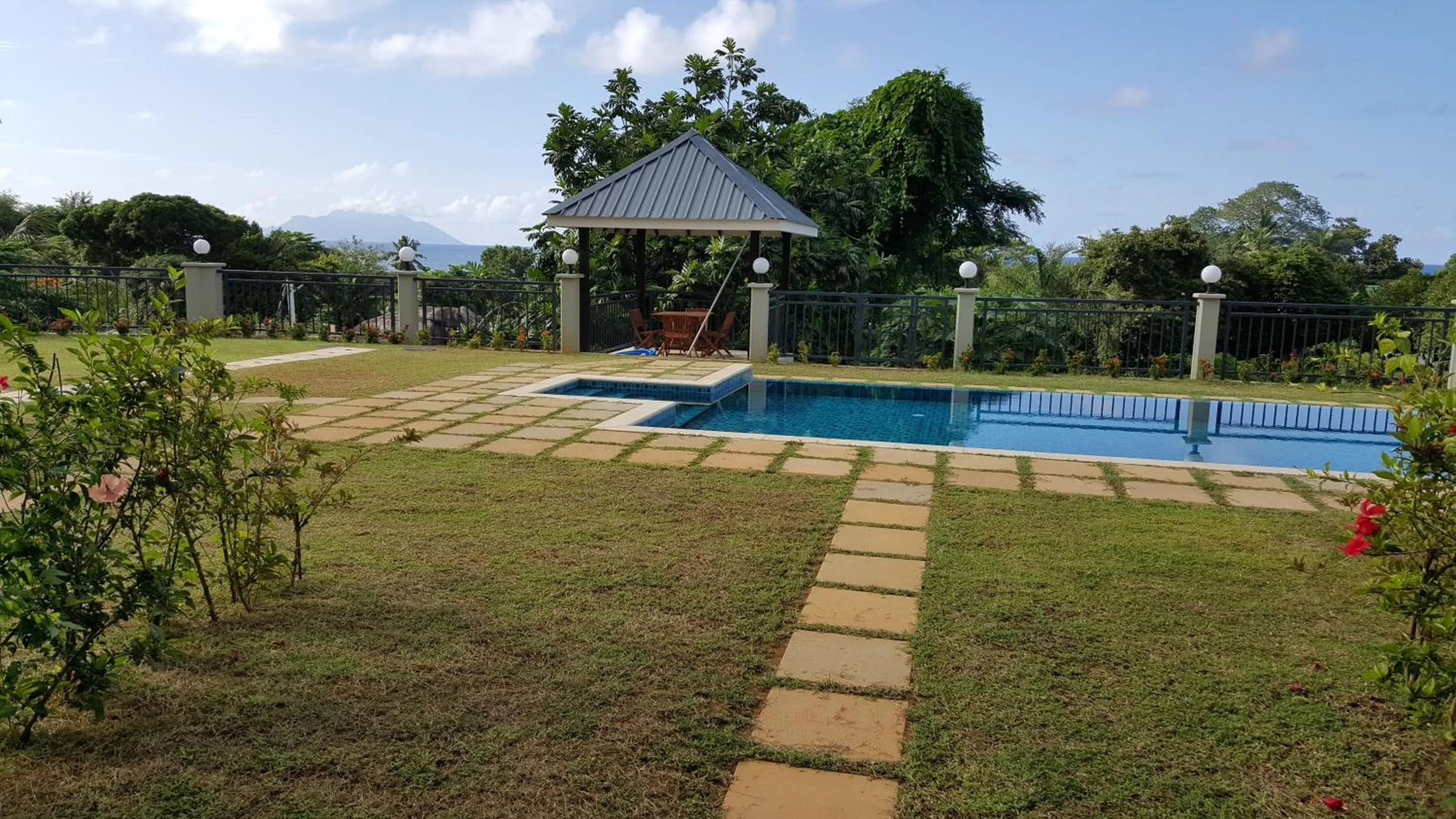 Garden view in Bambous River Lodge