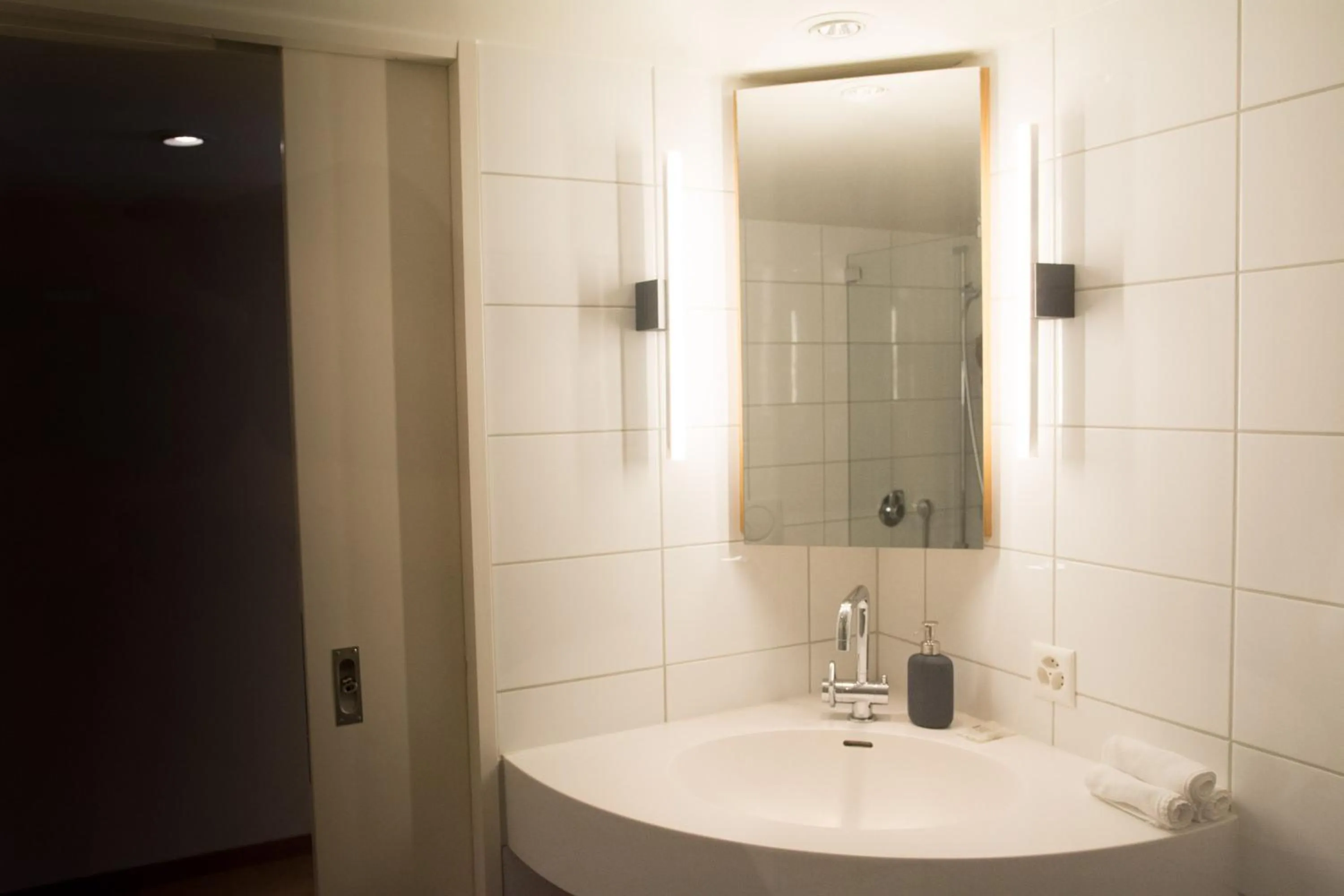 Bathroom in Lake Side Location Bellevue