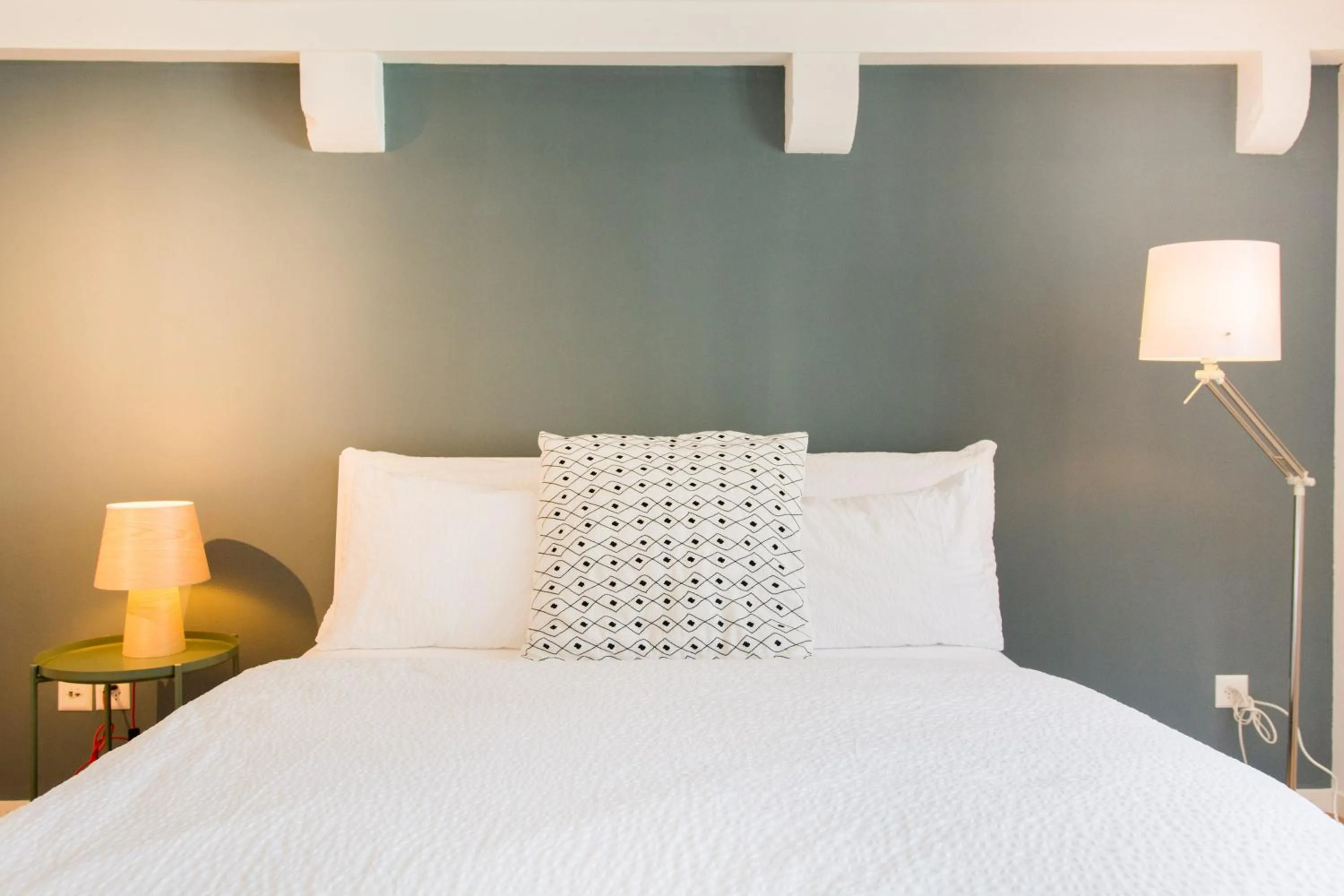 Bedroom, Bed in Lake Side Location Bellevue