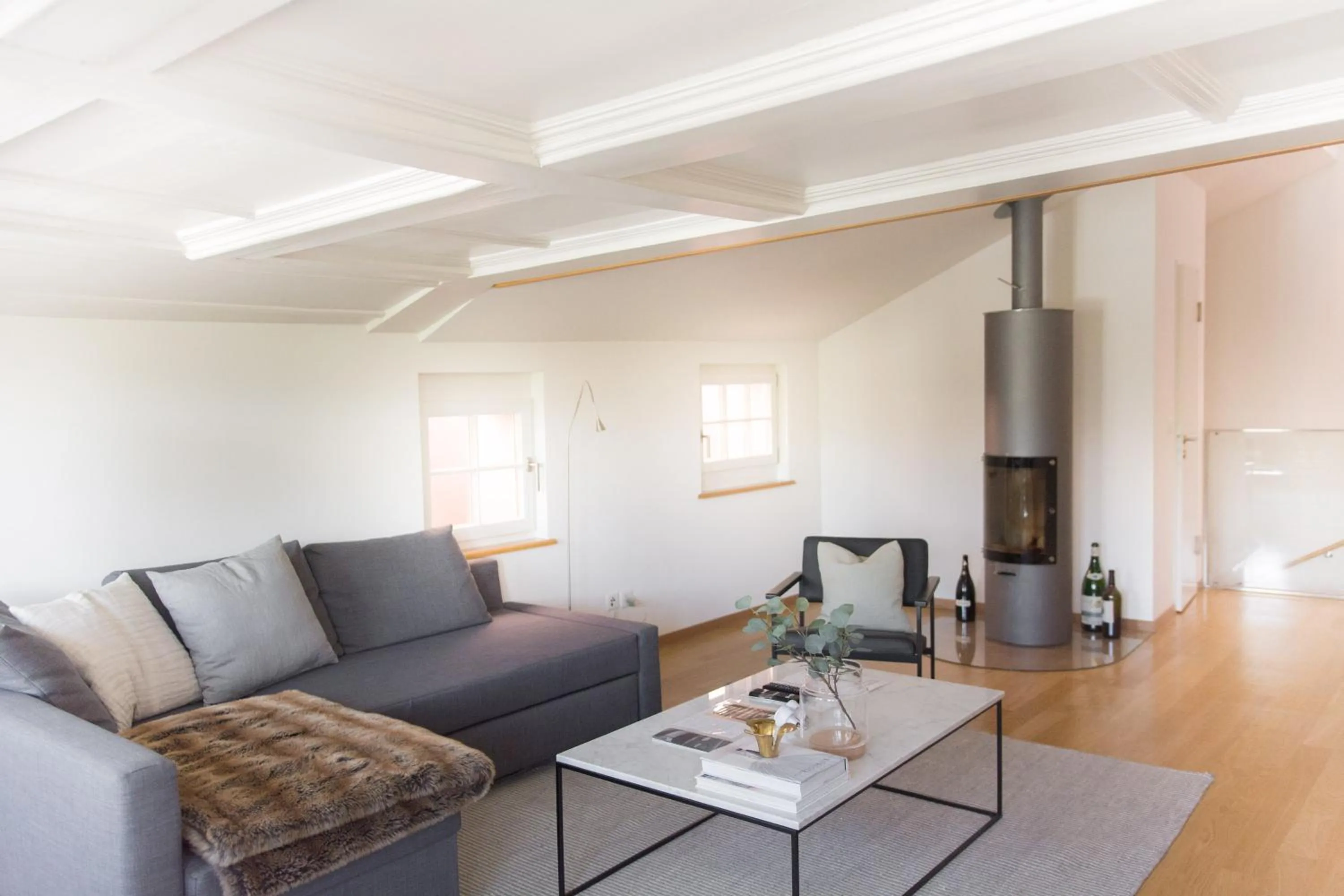 Living room in Lake Side Location Bellevue