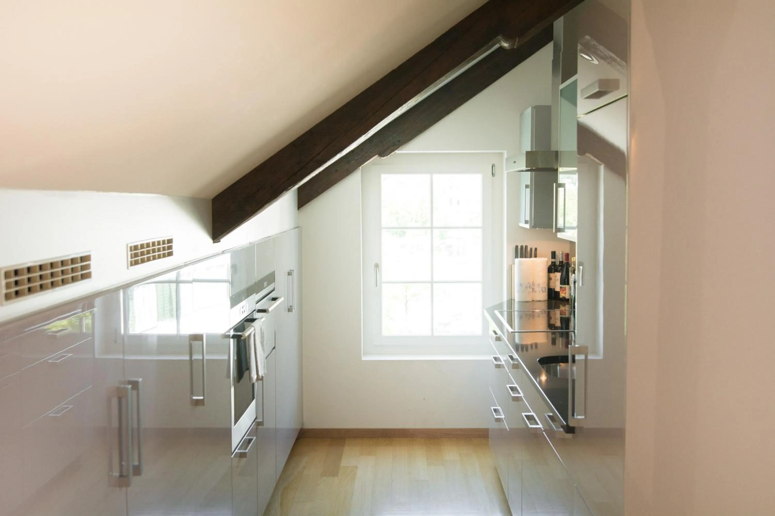 Kitchen or kitchenette in Lake Side Location Bellevue