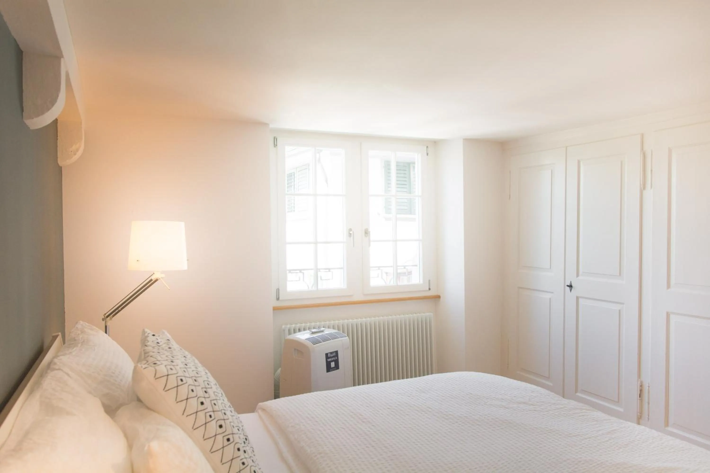 Bedroom, Bed in Lake Side Location Bellevue